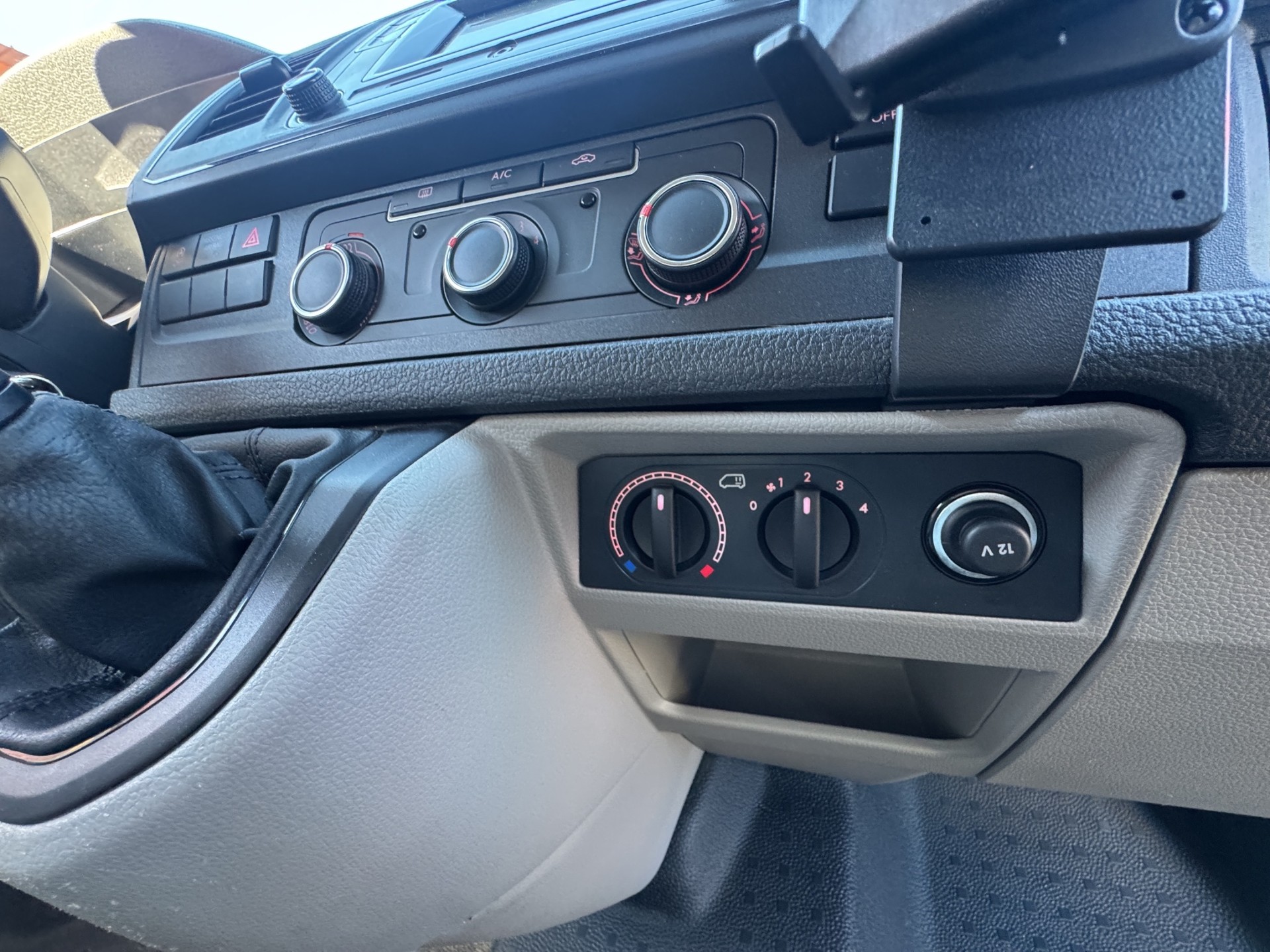 VW T6 2.0 TDI-image-18