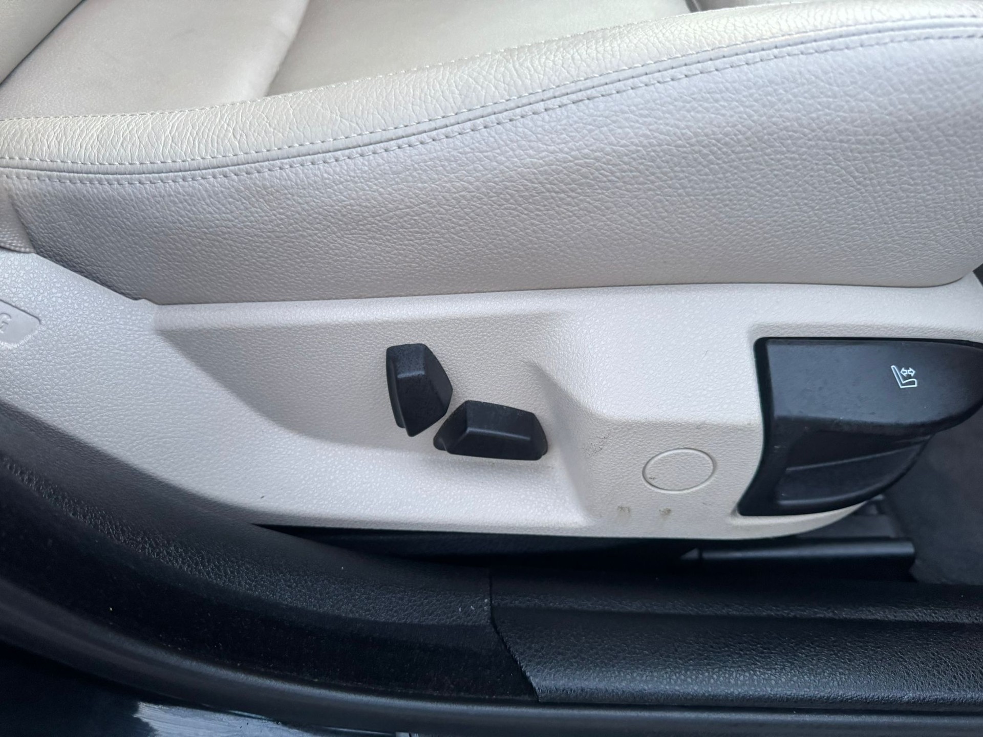 BMW 520d Touring-image-13