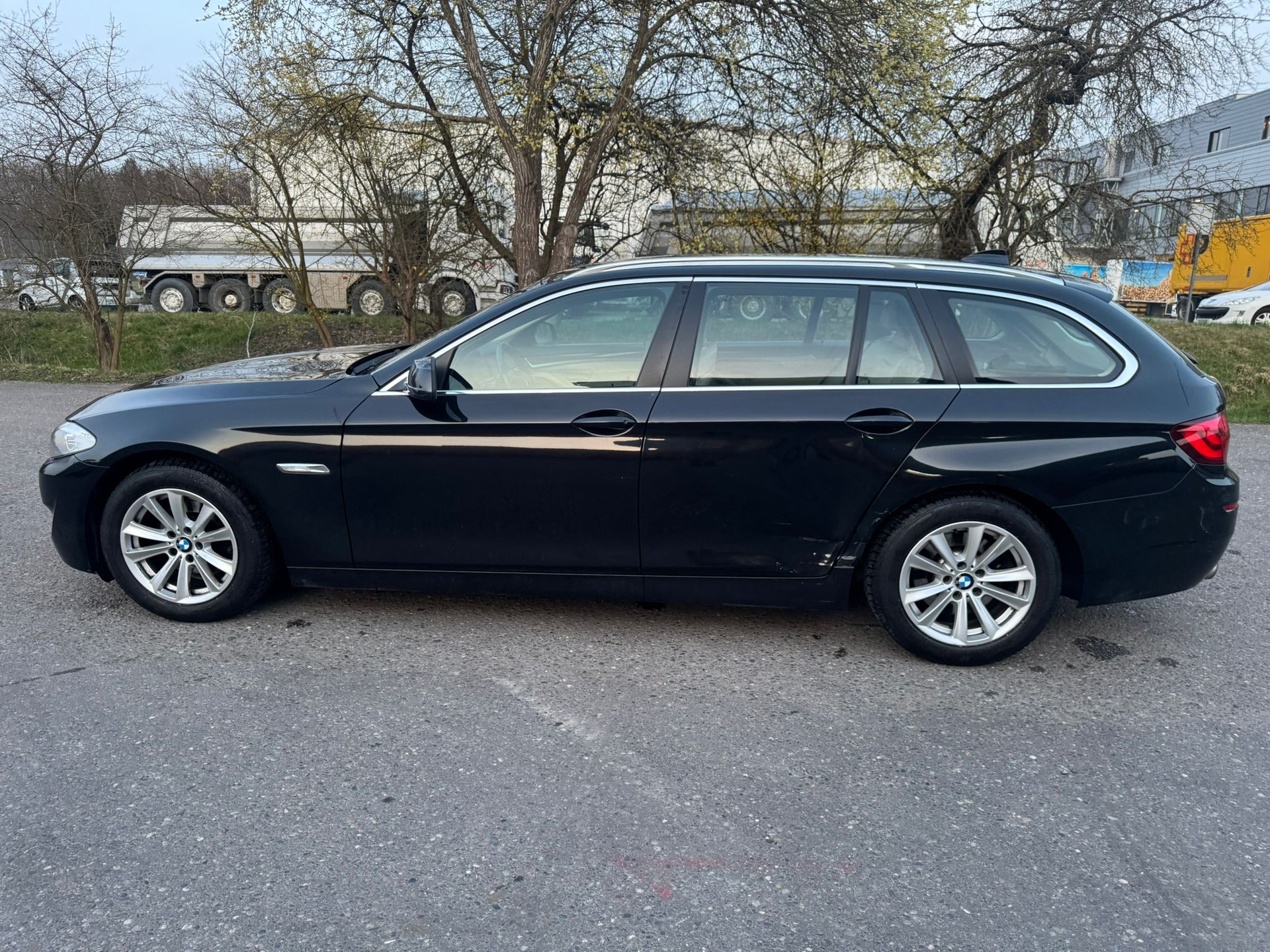 BMW 520d Touring-image-9