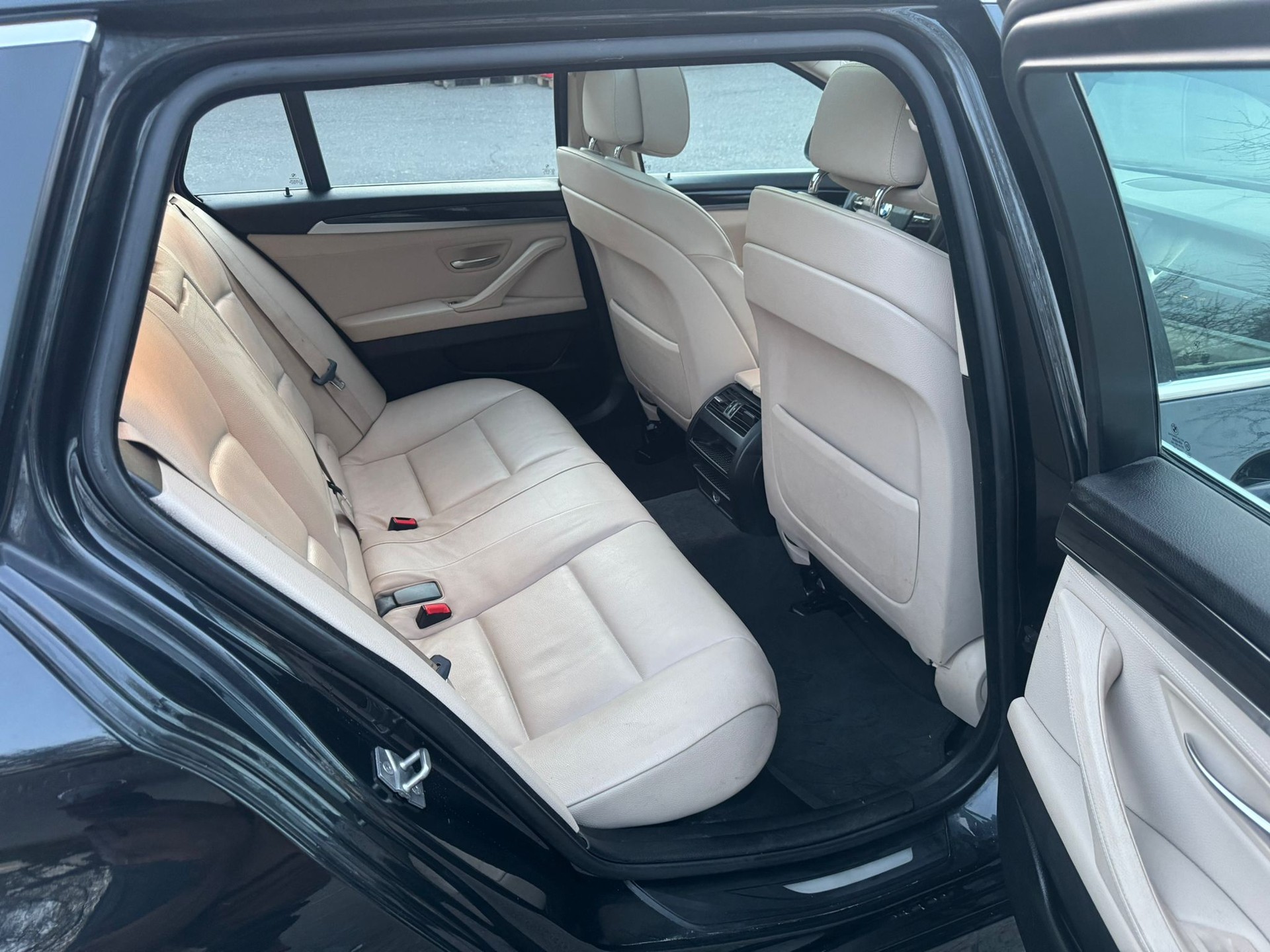 BMW 520d Touring-image-14