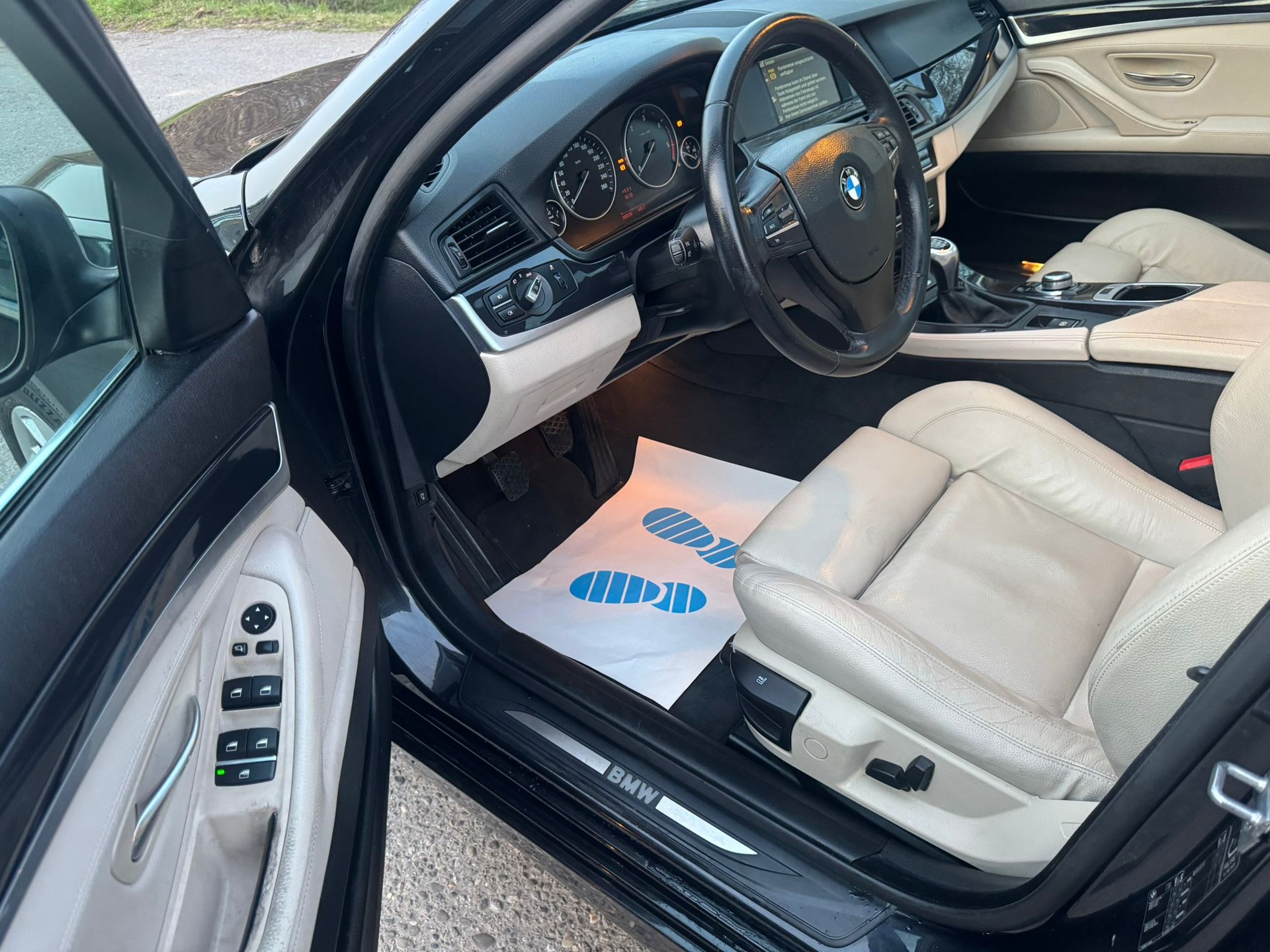 BMW 520d Touring-image-16