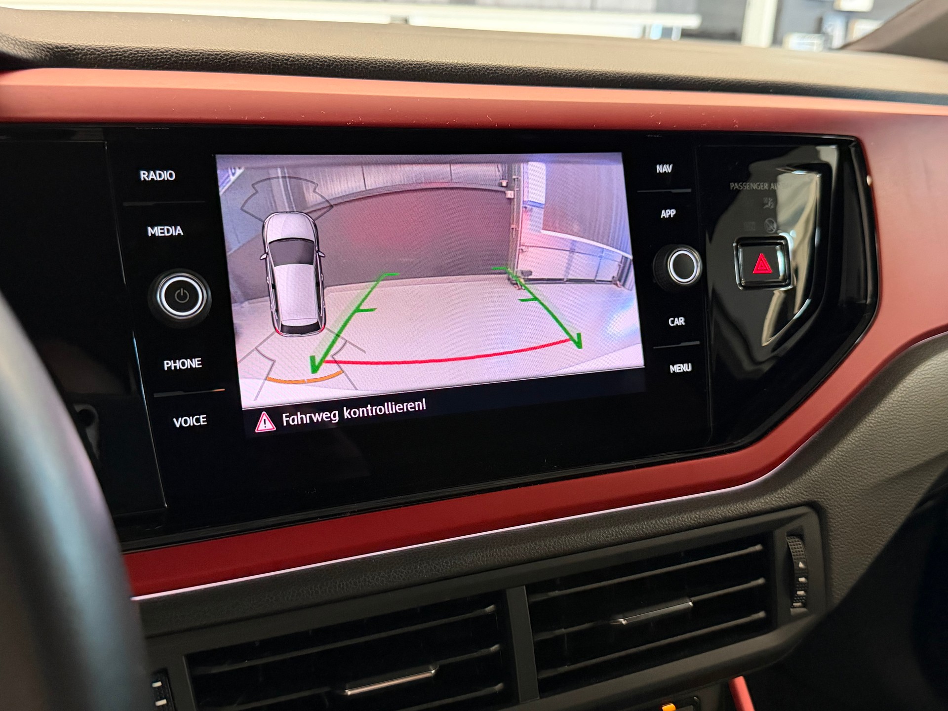 VW Polo 2.0 TSI GTI DSG-image-16