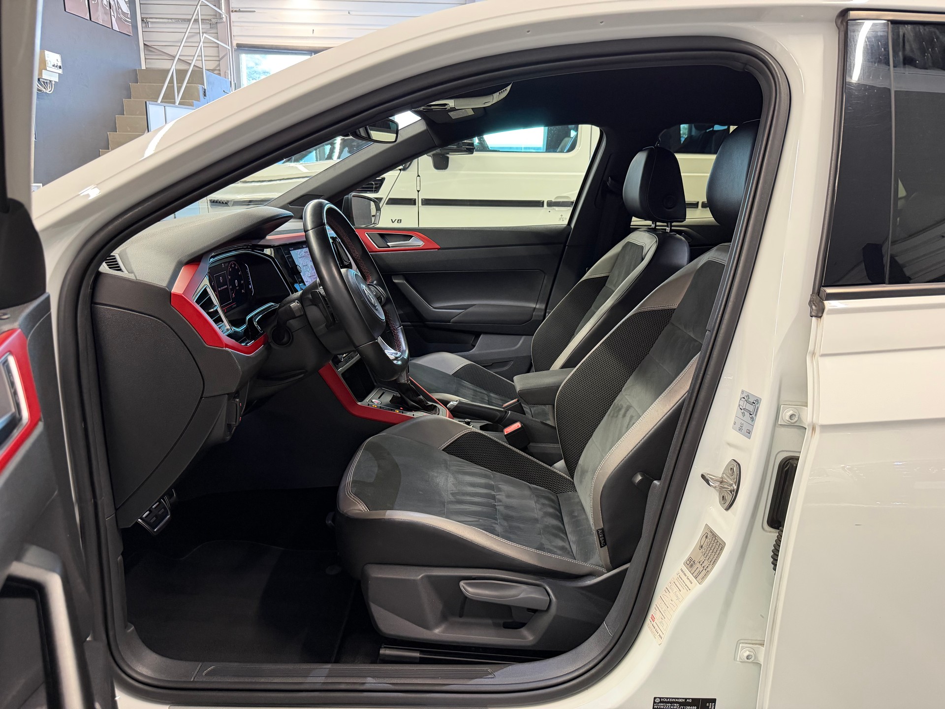 VW Polo 2.0 TSI GTI DSG-image-8