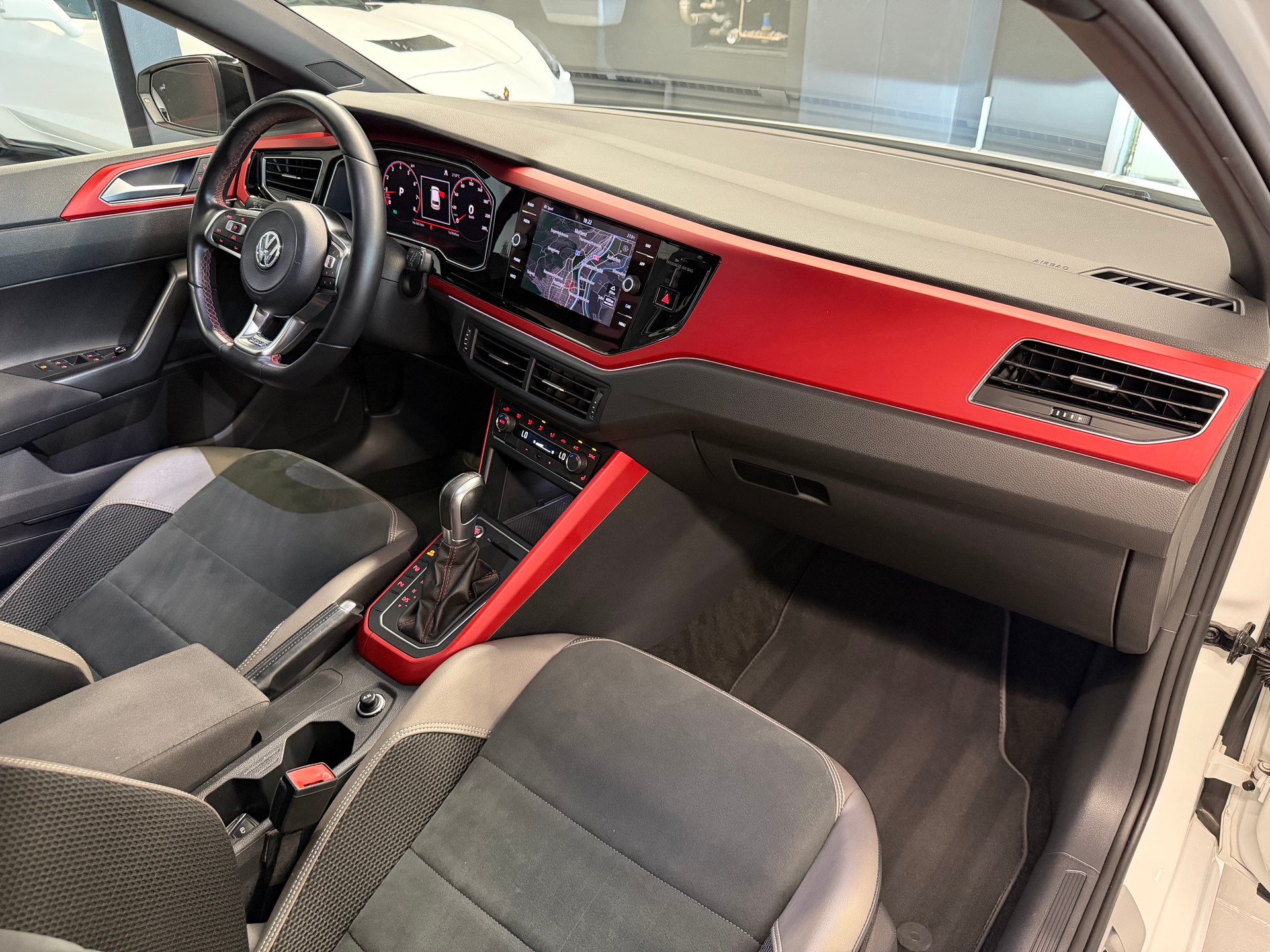 VW Polo 2.0 TSI GTI DSG-image-11
