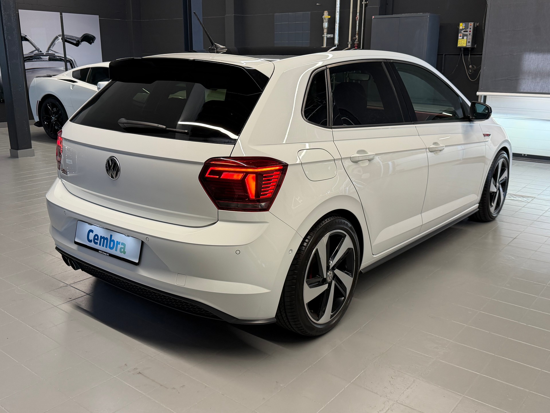 VW Polo 2.0 TSI GTI DSG-image-6