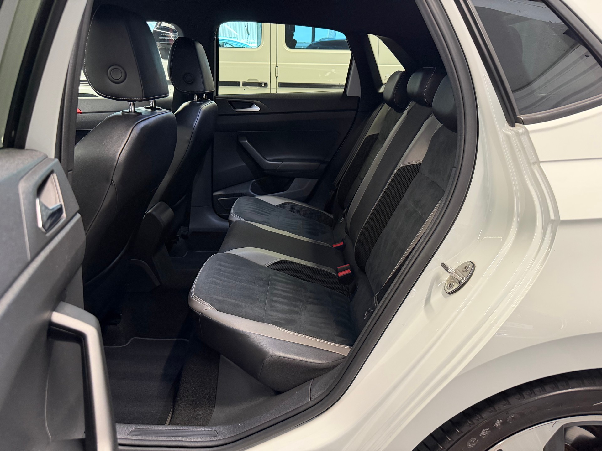 VW Polo 2.0 TSI GTI DSG-image-21