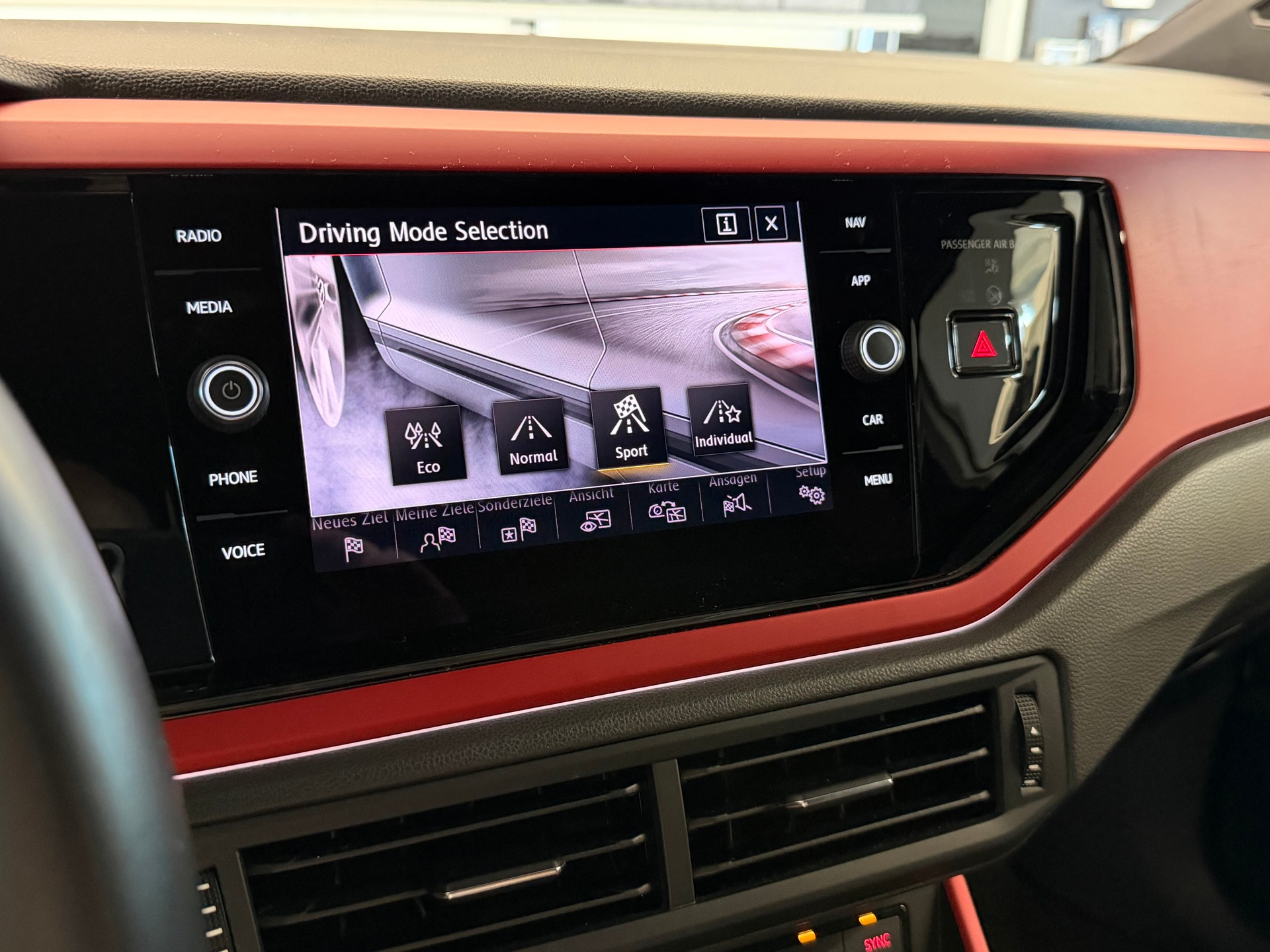 VW Polo 2.0 TSI GTI DSG-image-17