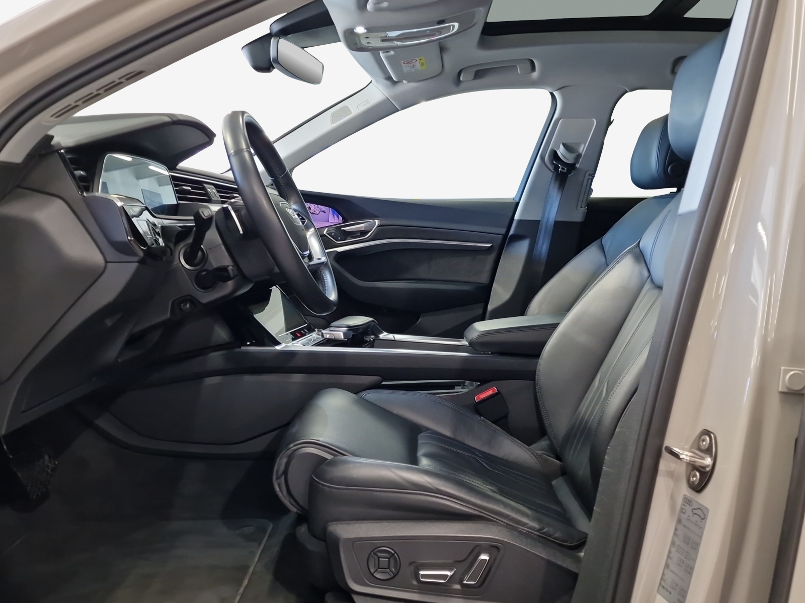 AUDI e-tron 55 Advanced quattro-image-8
