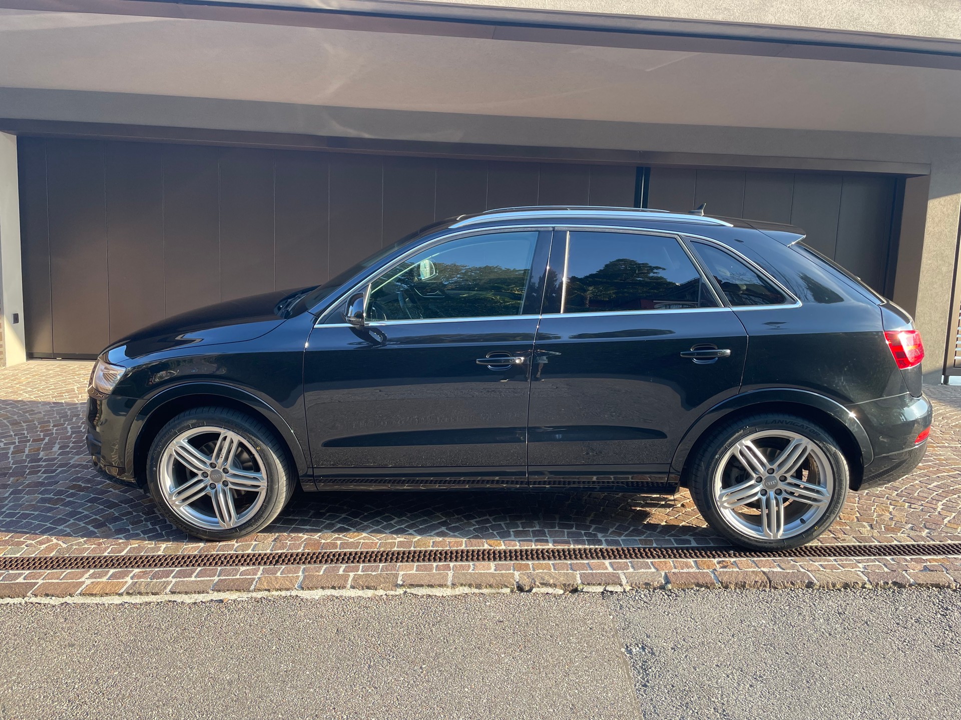 AUDI Q3 2.0 TFSI quattro S-tronic-image-0