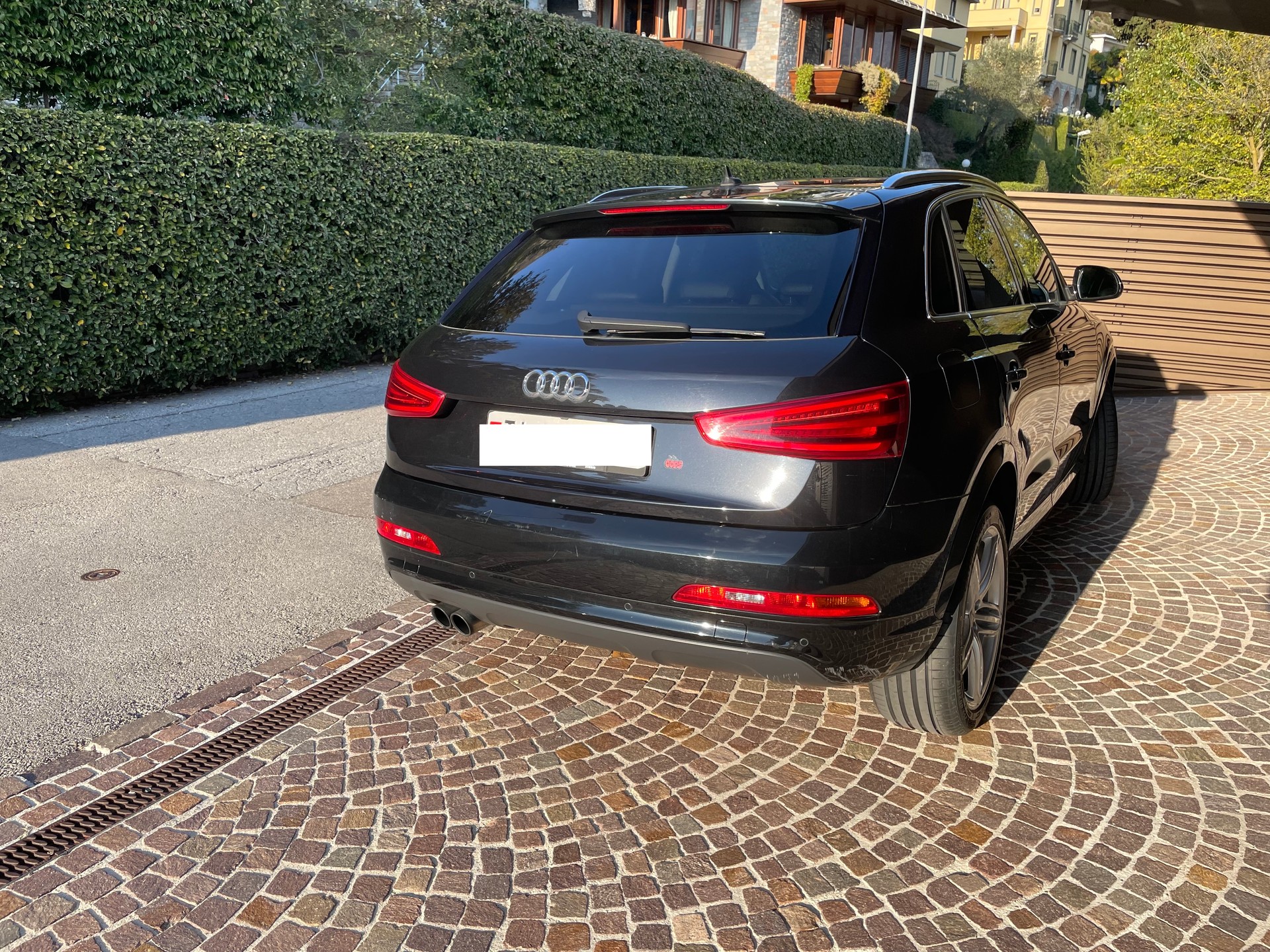 AUDI Q3 2.0 TFSI quattro S-tronic-image-4