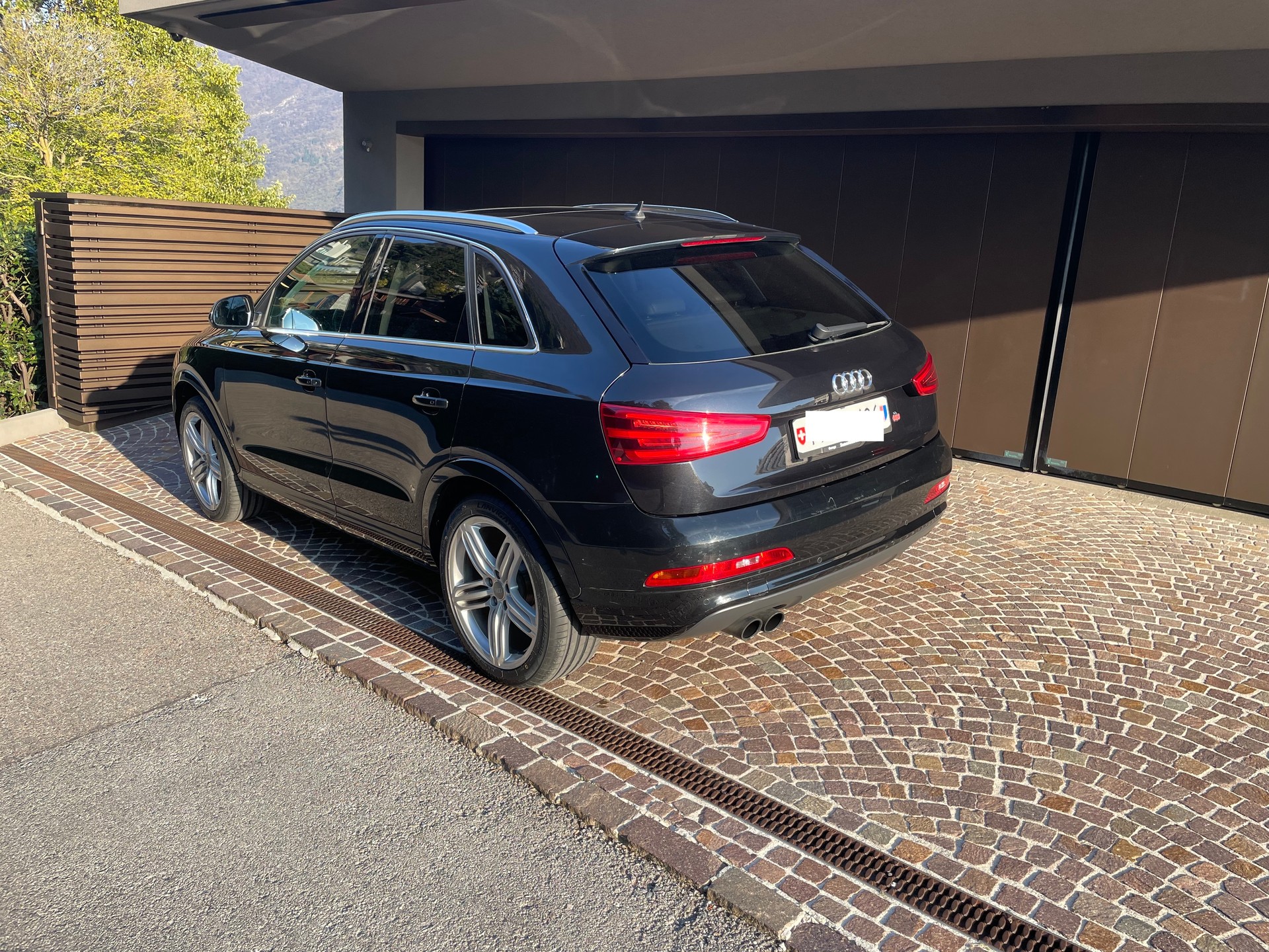 AUDI Q3 2.0 TFSI quattro S-tronic-image-2