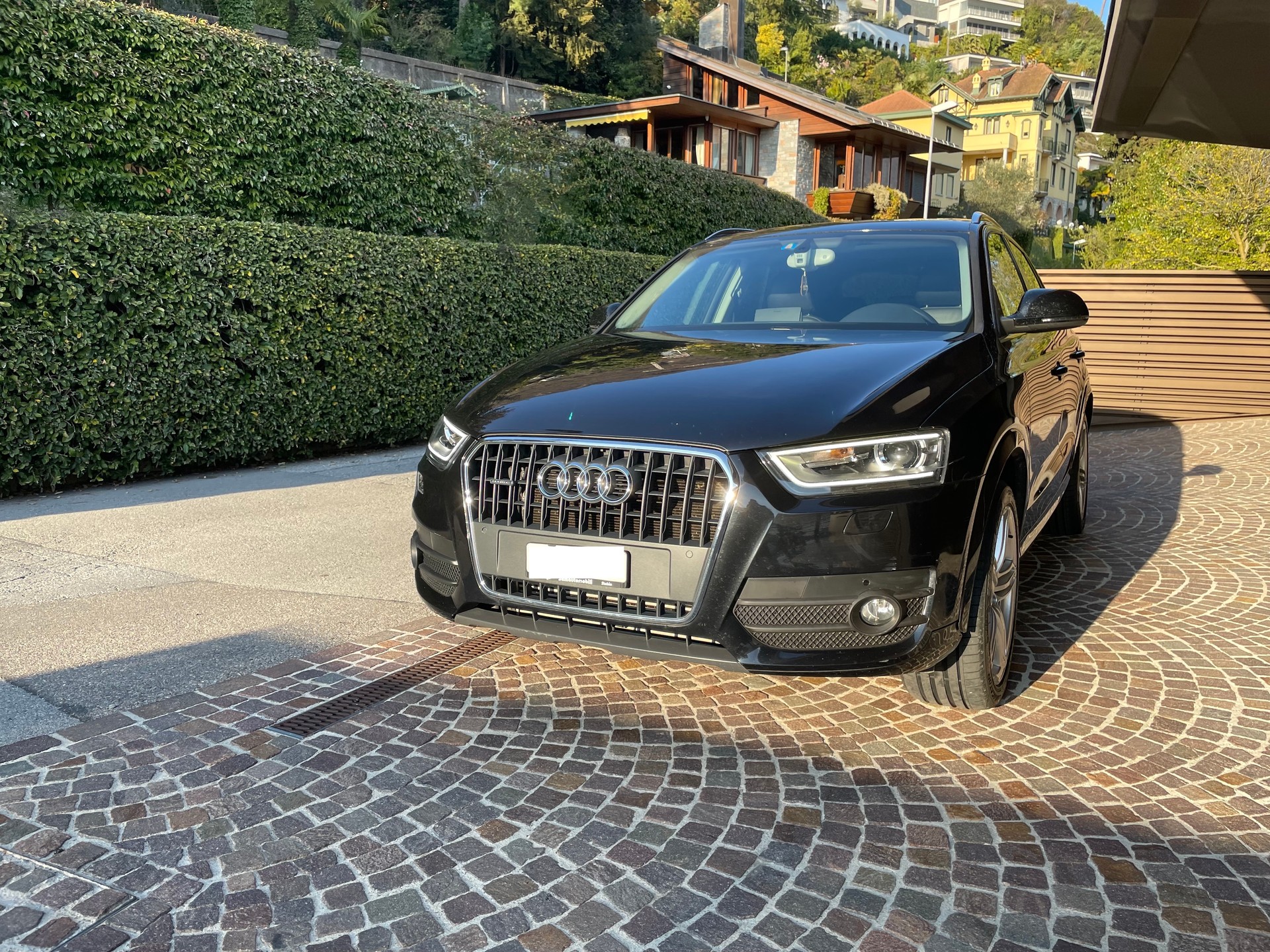 AUDI Q3 2.0 TFSI quattro S-tronic-image-3