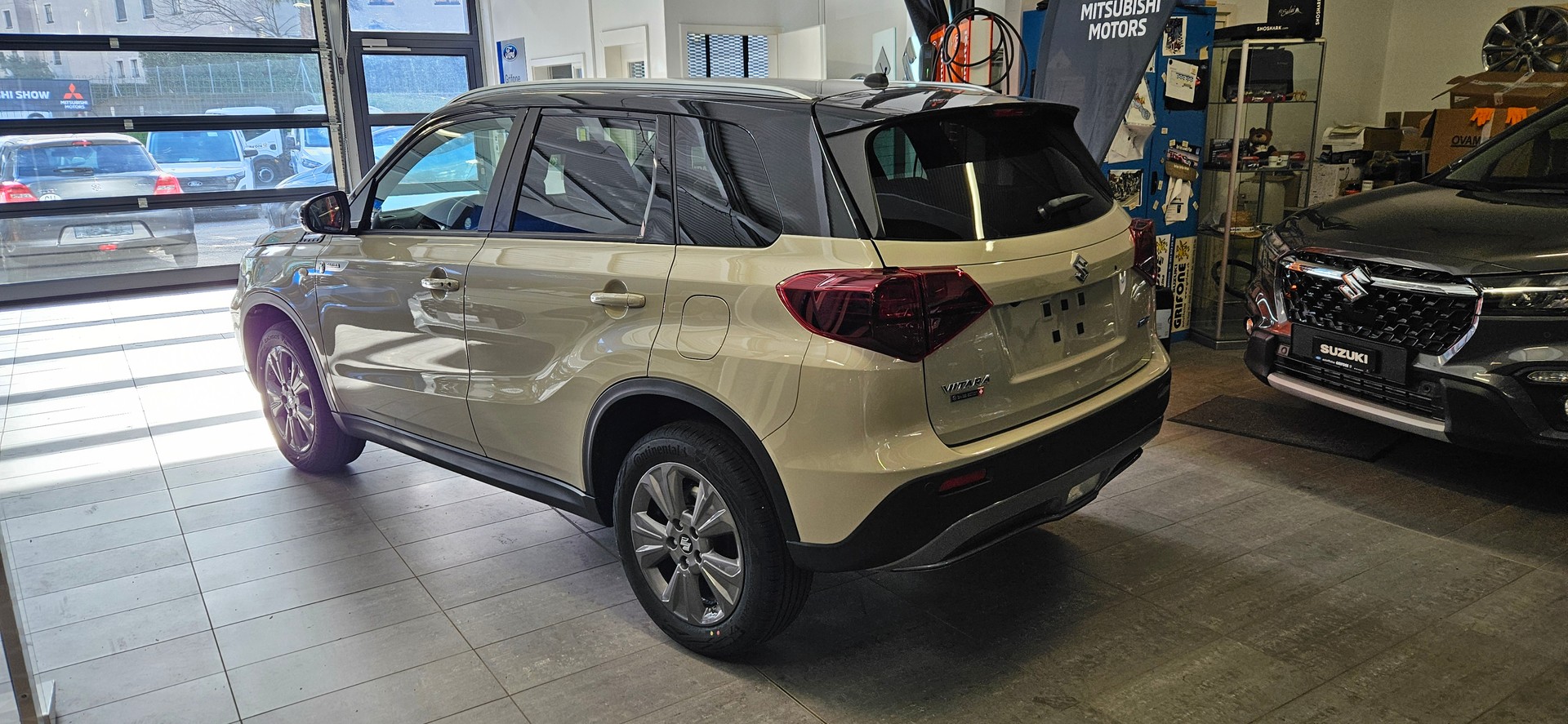 SUZUKI Vitara 1.4 Boosterjet Sakura 4x4 Hybrid Automatic-image-3