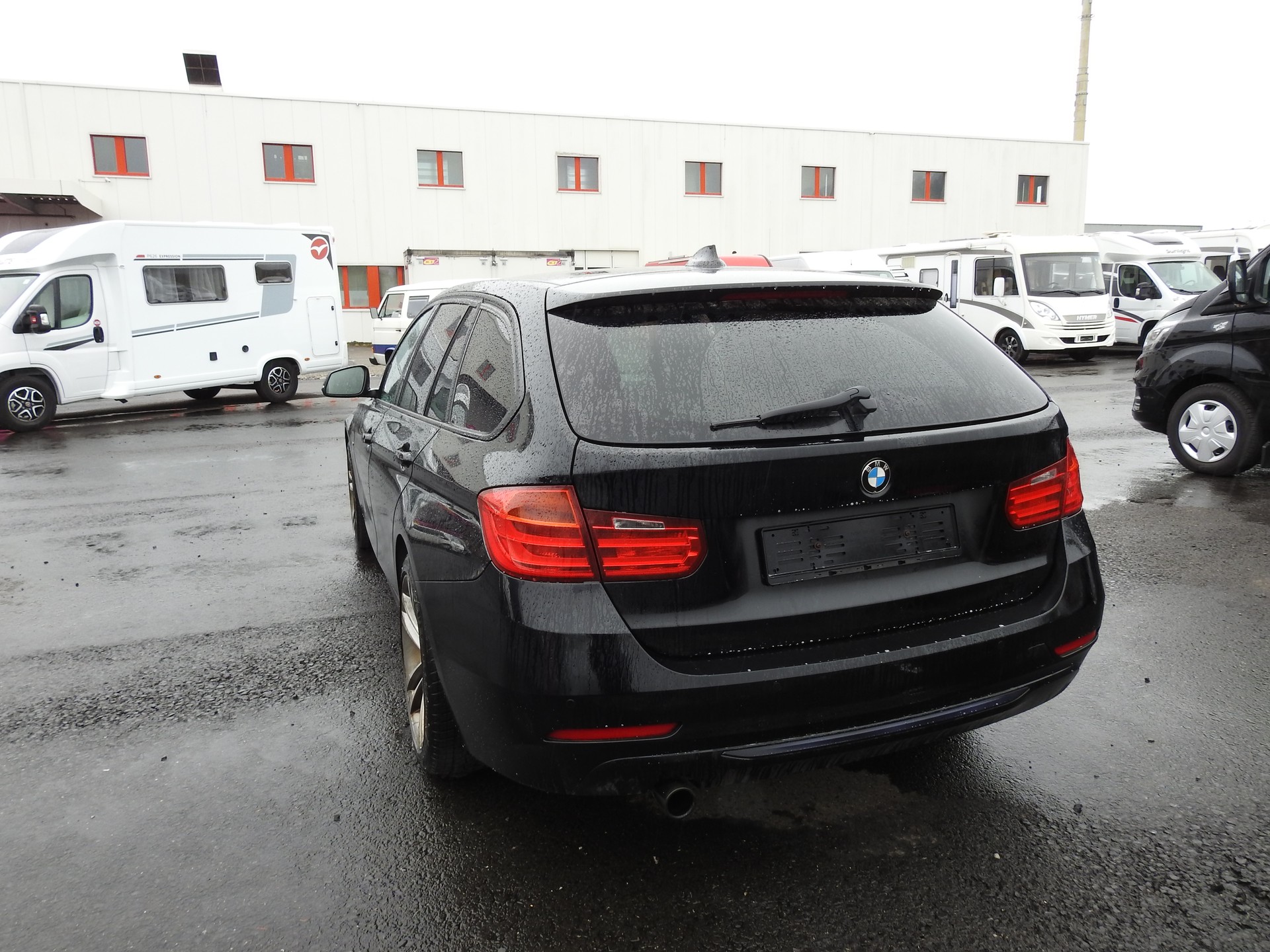 BMW 320d xDrive Touring Sport Line Steptronic-image-4