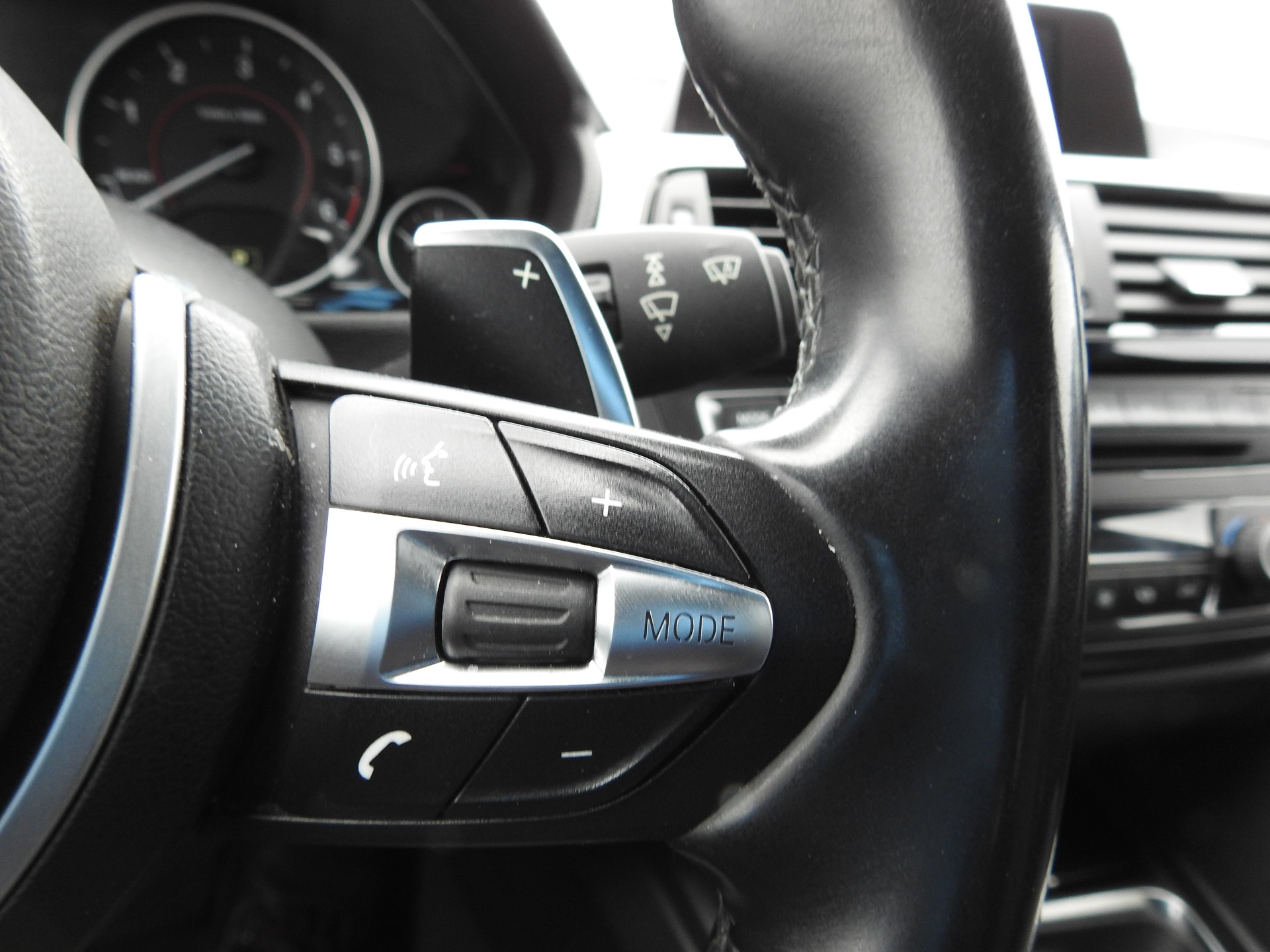 BMW 320d xDrive Touring Sport Line Steptronic-image-23