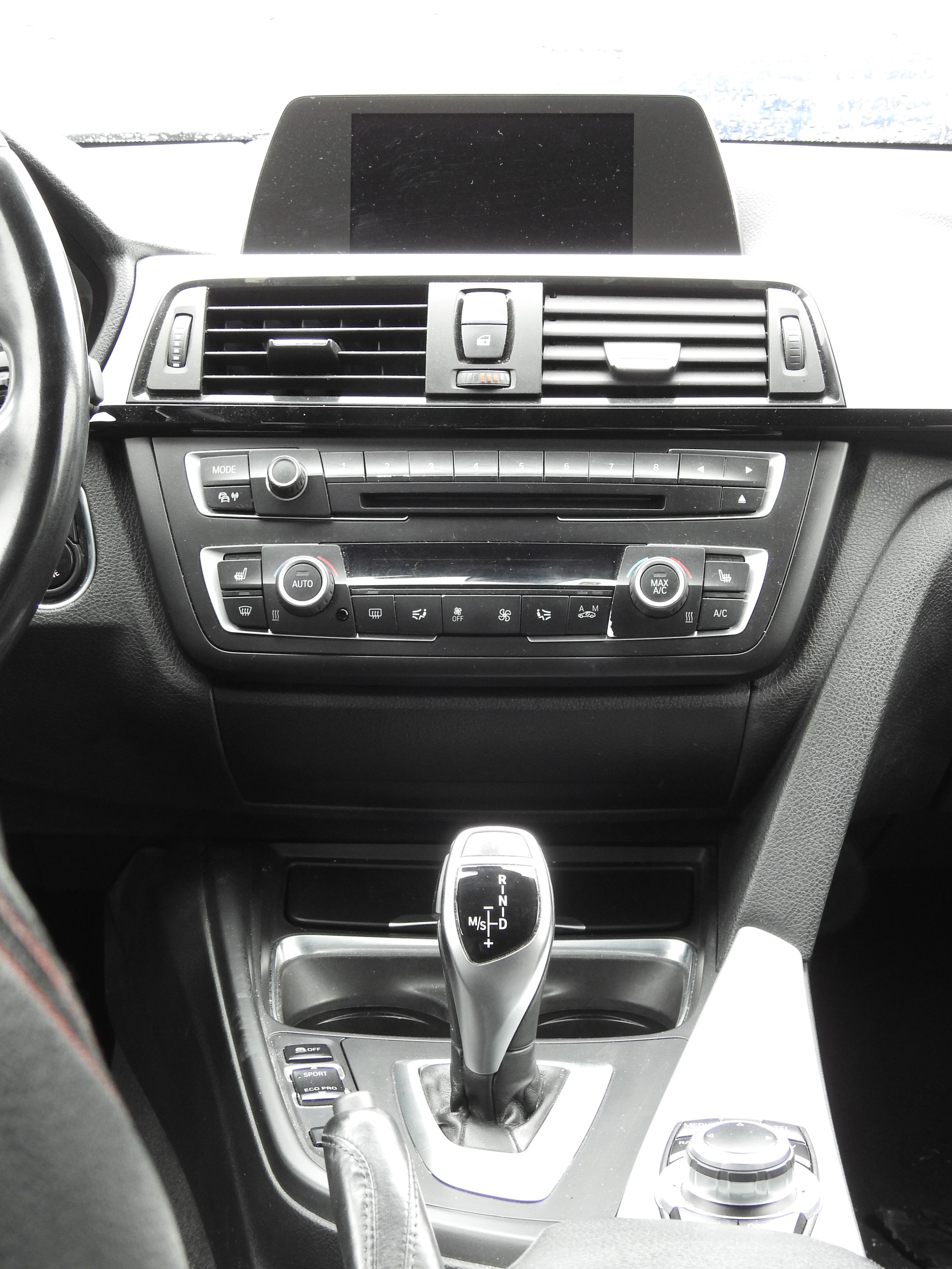 BMW 320d xDrive Touring Sport Line Steptronic-image-17