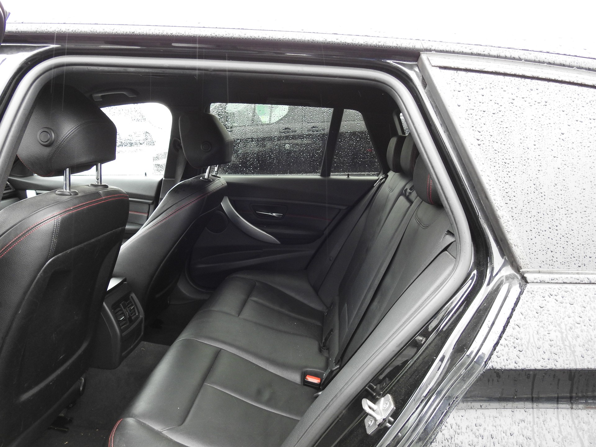 BMW 320d xDrive Touring Sport Line Steptronic-image-14