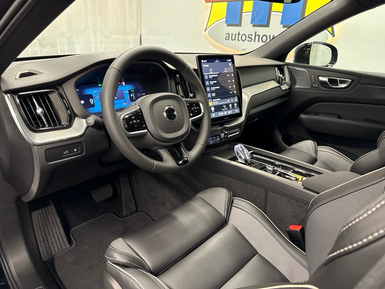 VOLVO XC60 T6 eAWD PHEV Black Edition Plus-image-2