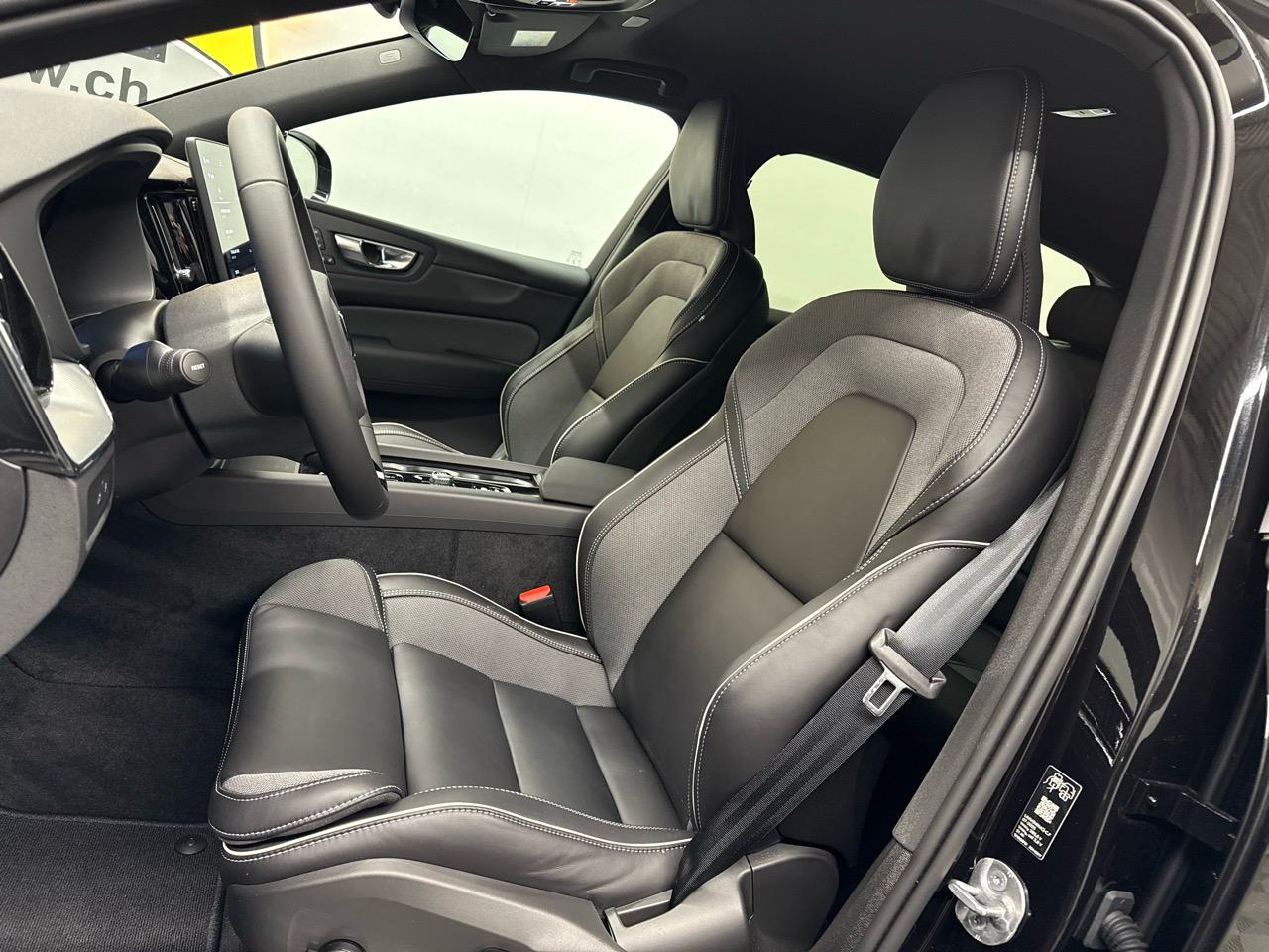 VOLVO XC60 T6 eAWD PHEV Black Edition Plus-image-3