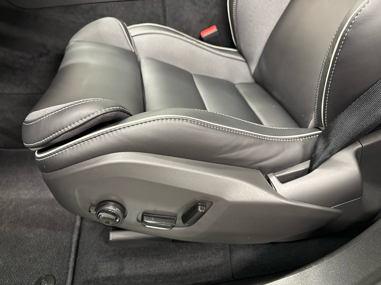 VOLVO XC60 T6 eAWD PHEV Black Edition Plus-image-4
