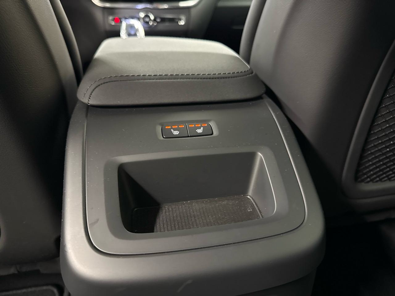 VOLVO XC60 T6 eAWD PHEV Black Edition Plus-image-12