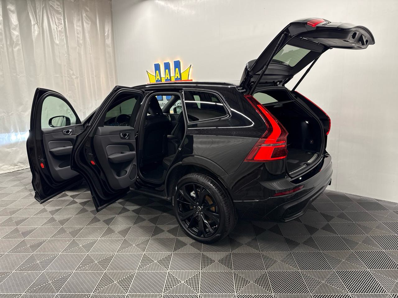 VOLVO XC60 T6 eAWD PHEV Black Edition Plus-image-14