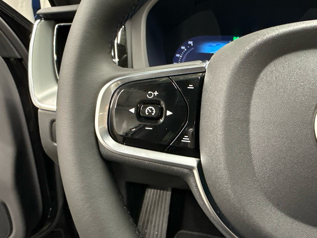 VOLVO XC60 T6 eAWD PHEV Black Edition Plus-image-9