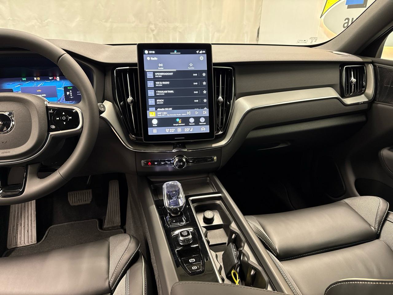 VOLVO XC60 T6 eAWD PHEV Black Edition Plus-image-6