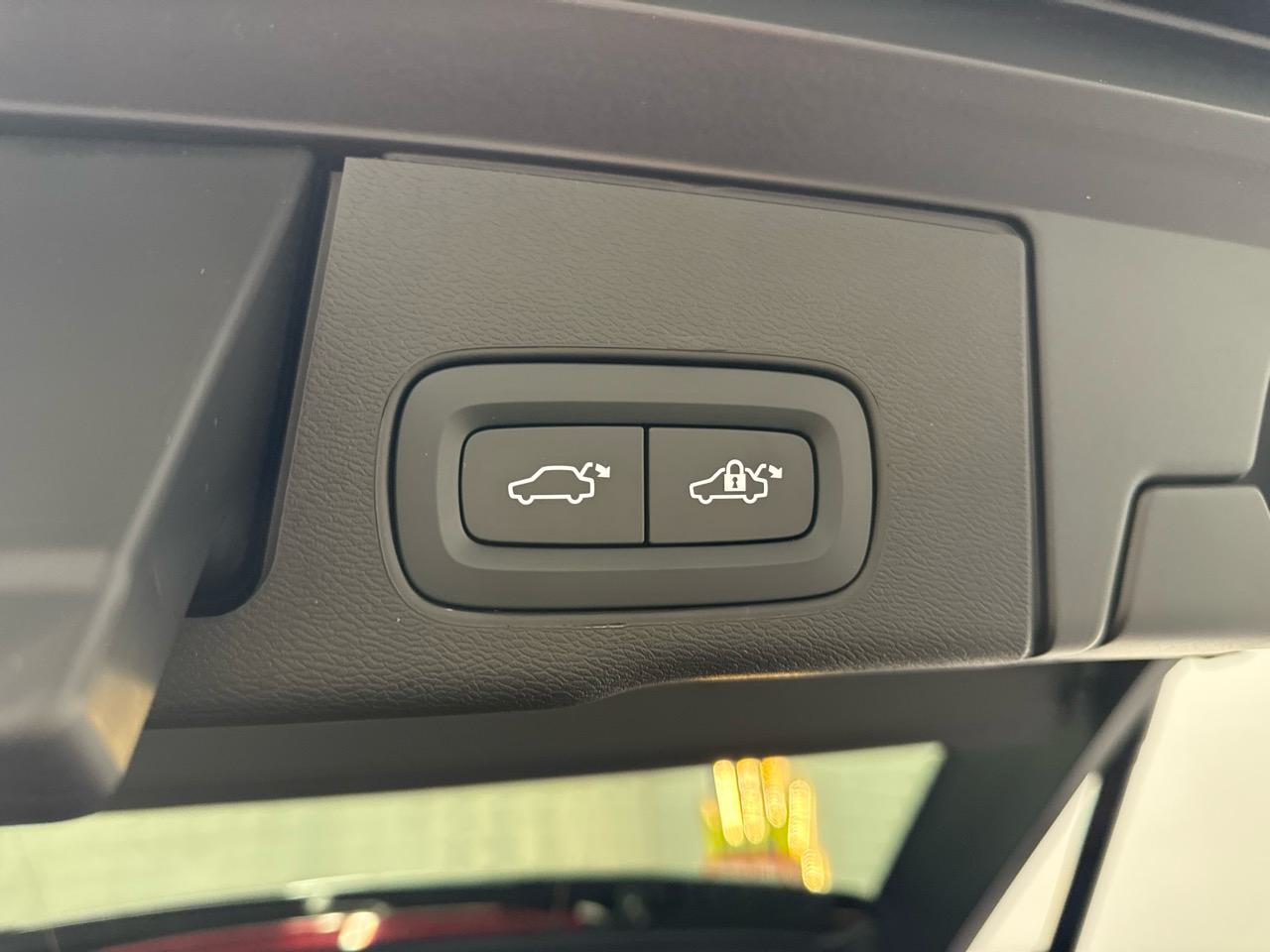 VOLVO XC60 T6 eAWD PHEV Black Edition Plus-image-13