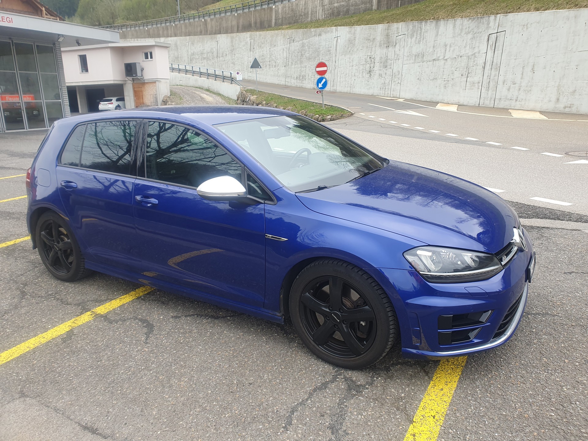 VW Golf 2.0 TSI R 4Motion DSG-image-0