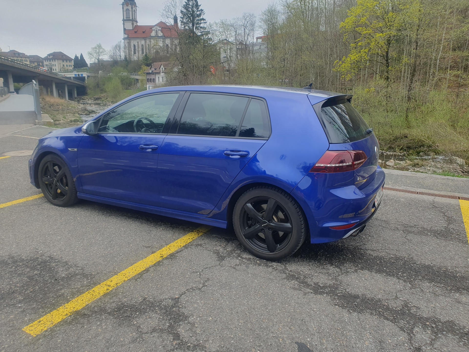 VW Golf 2.0 TSI R 4Motion DSG-image-1