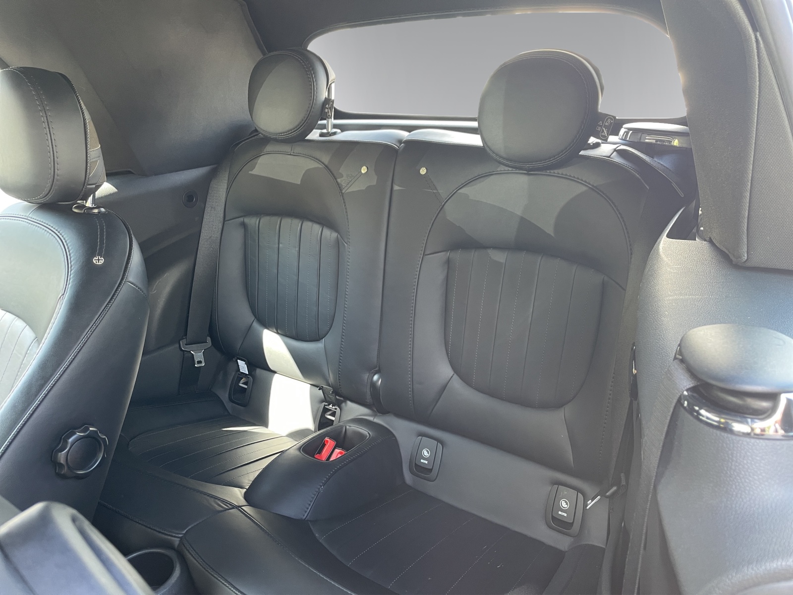 MINI Cooper John Cooper Works Cabriolet Steptronic-image-17