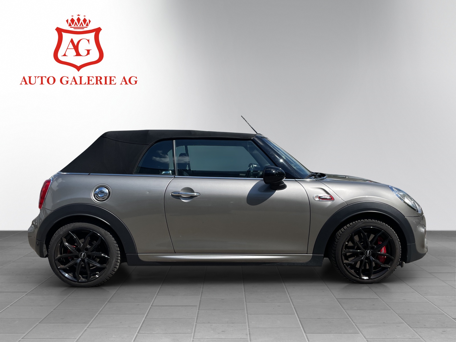 MINI Cooper John Cooper Works Cabriolet Steptronic-image-10