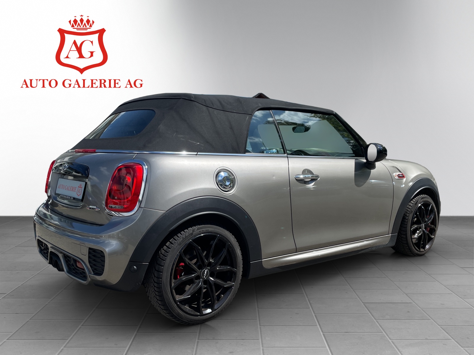 MINI Cooper John Cooper Works Cabriolet Steptronic-image-11