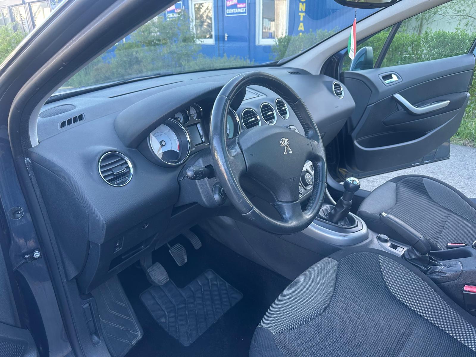 PEUGEOT 308 SW 1.6 16V VTI Active-image-8