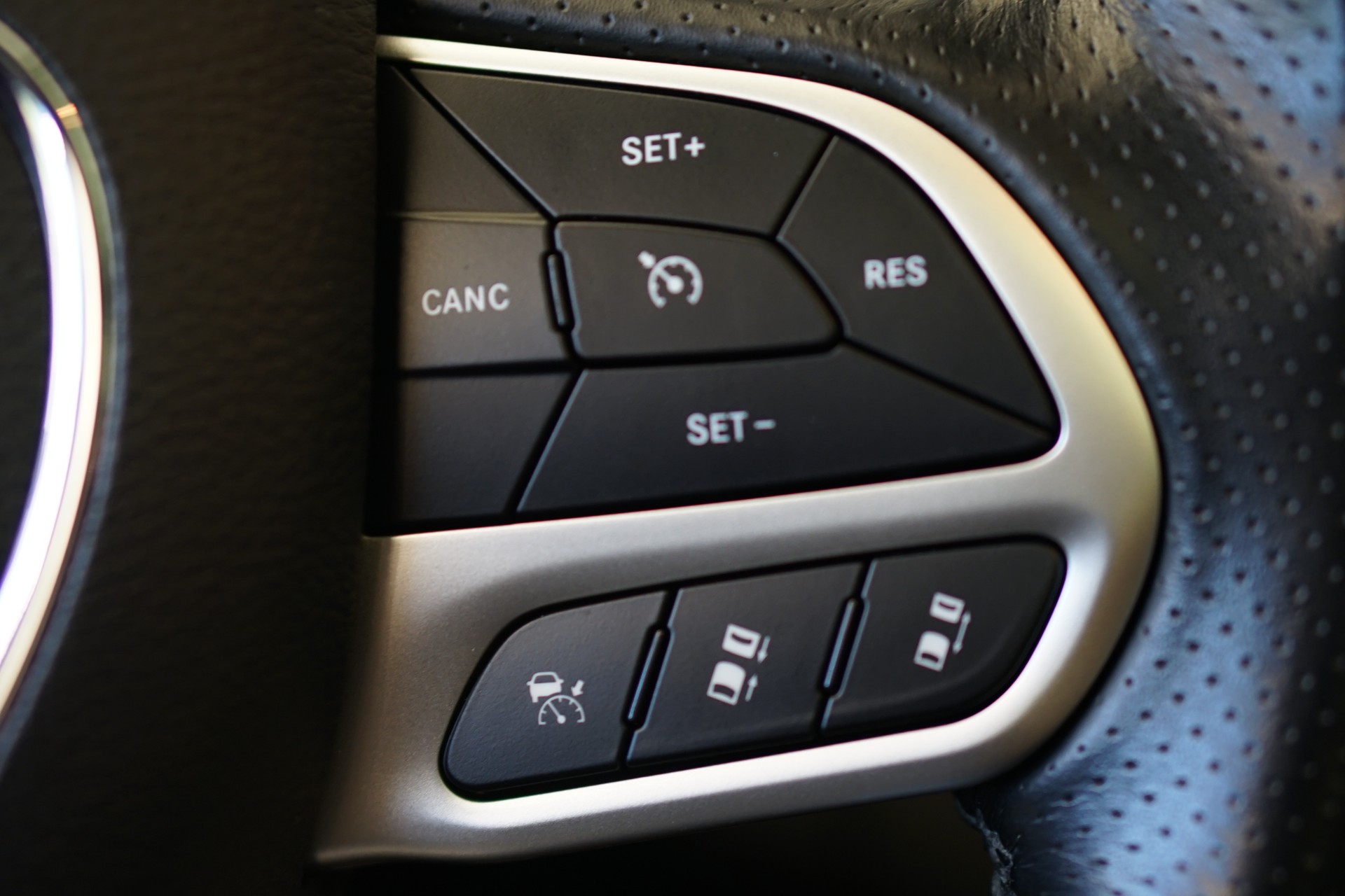 JEEP Grand Cherokee 6.4 V8 HEMI SRT8 Automatic-image-26