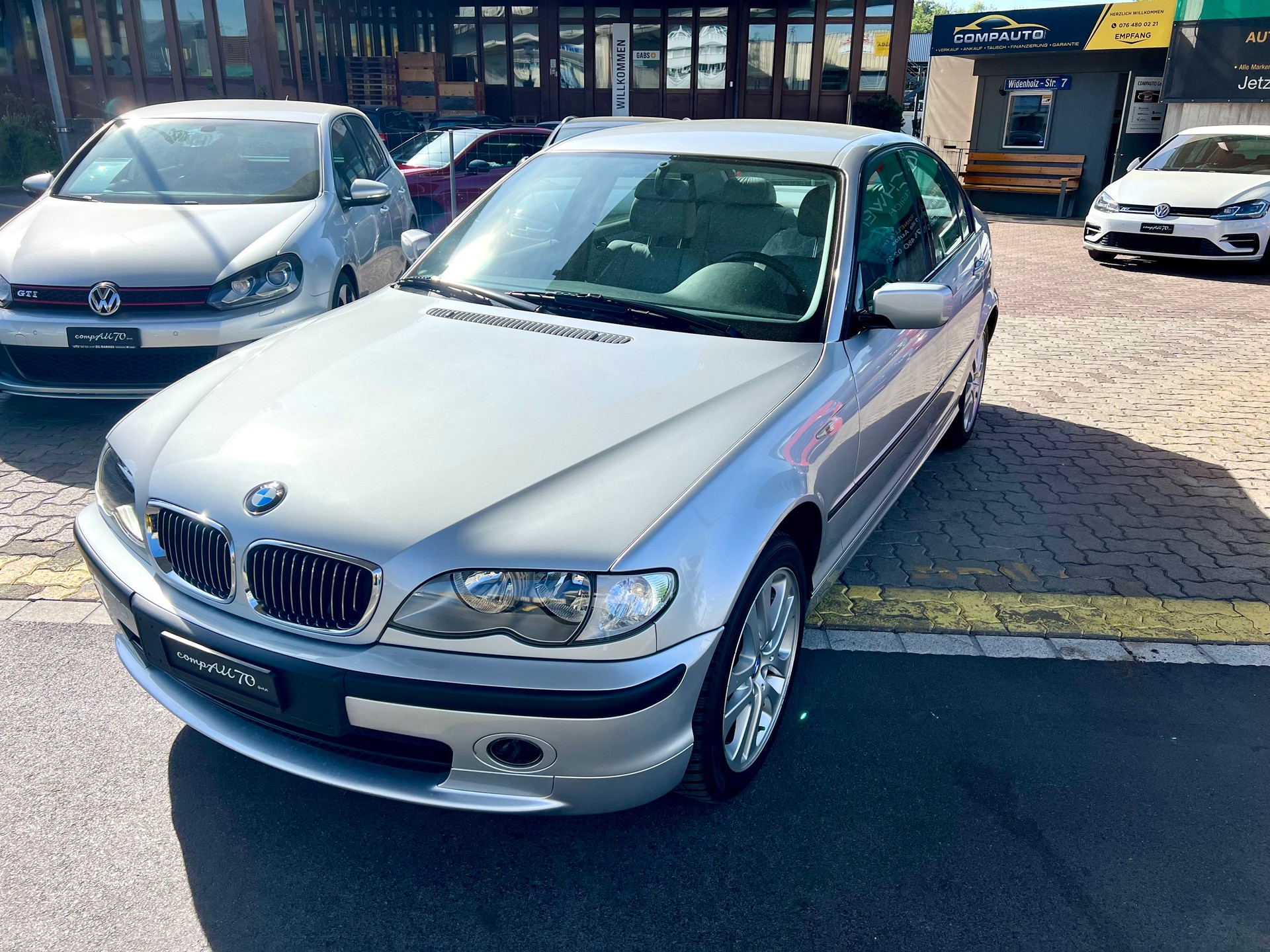BMW 330xi-image-14