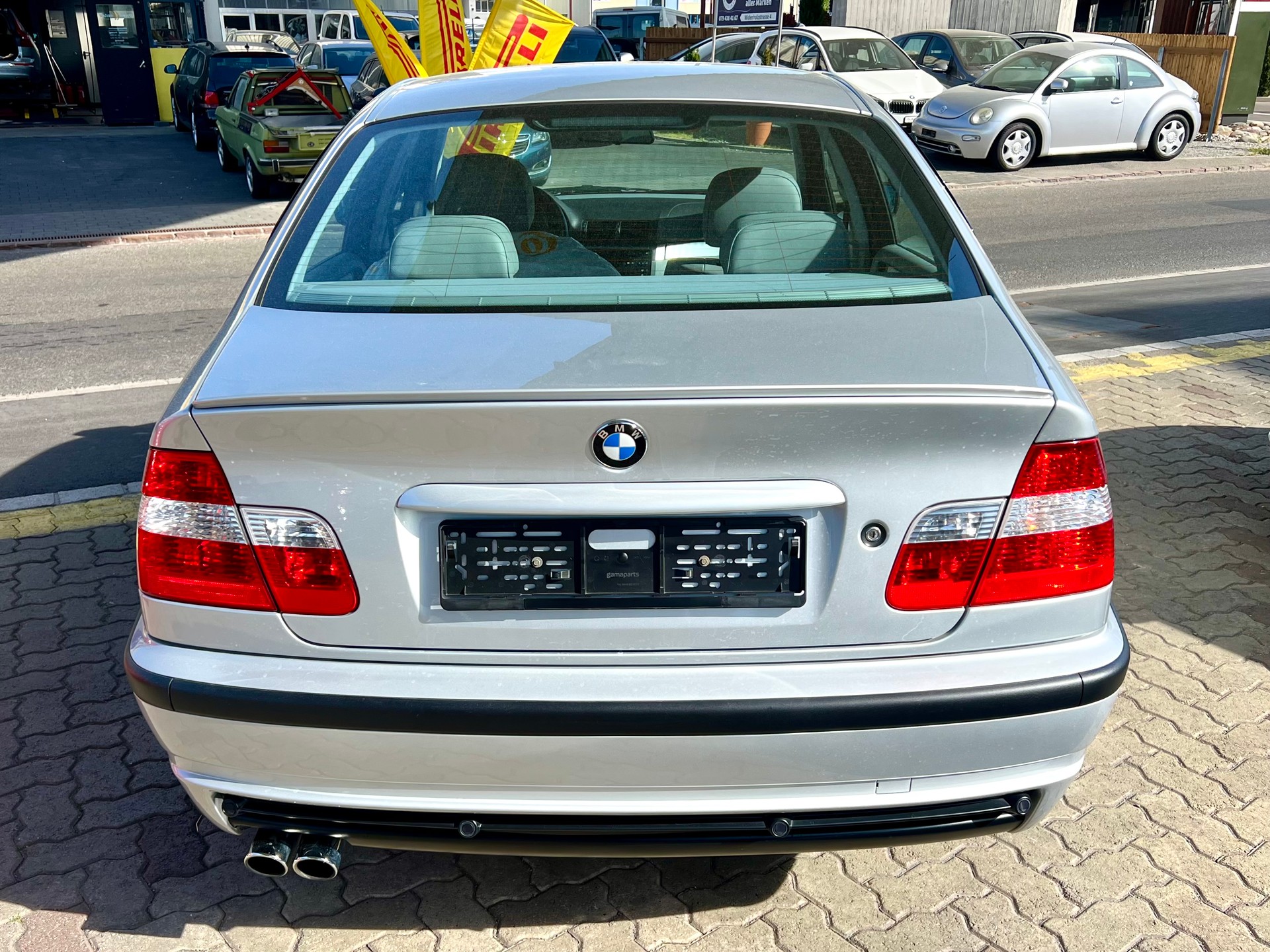 BMW 330xi-image-5