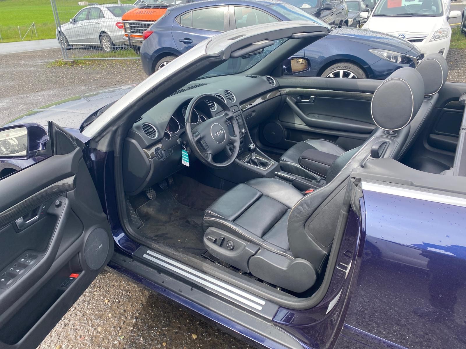 AUDI S4 Cabriolet 4.2 V8 quattro-image-13