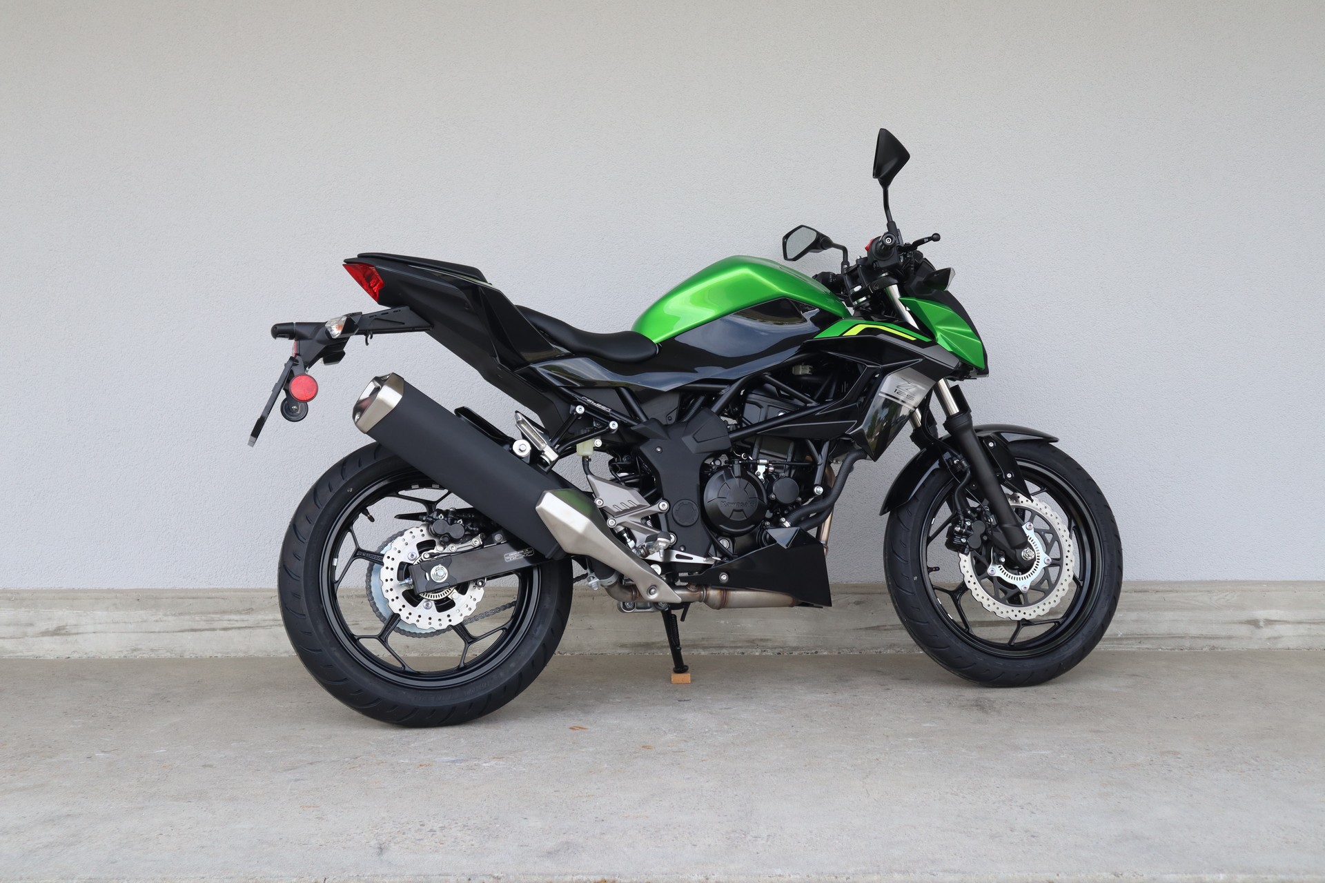 KAWASAKI Z 125-showroom-element-2