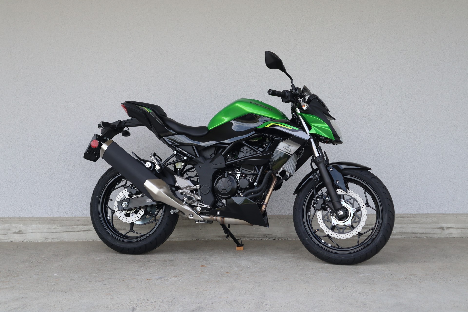 KAWASAKI Z 125-showroom-element-1
