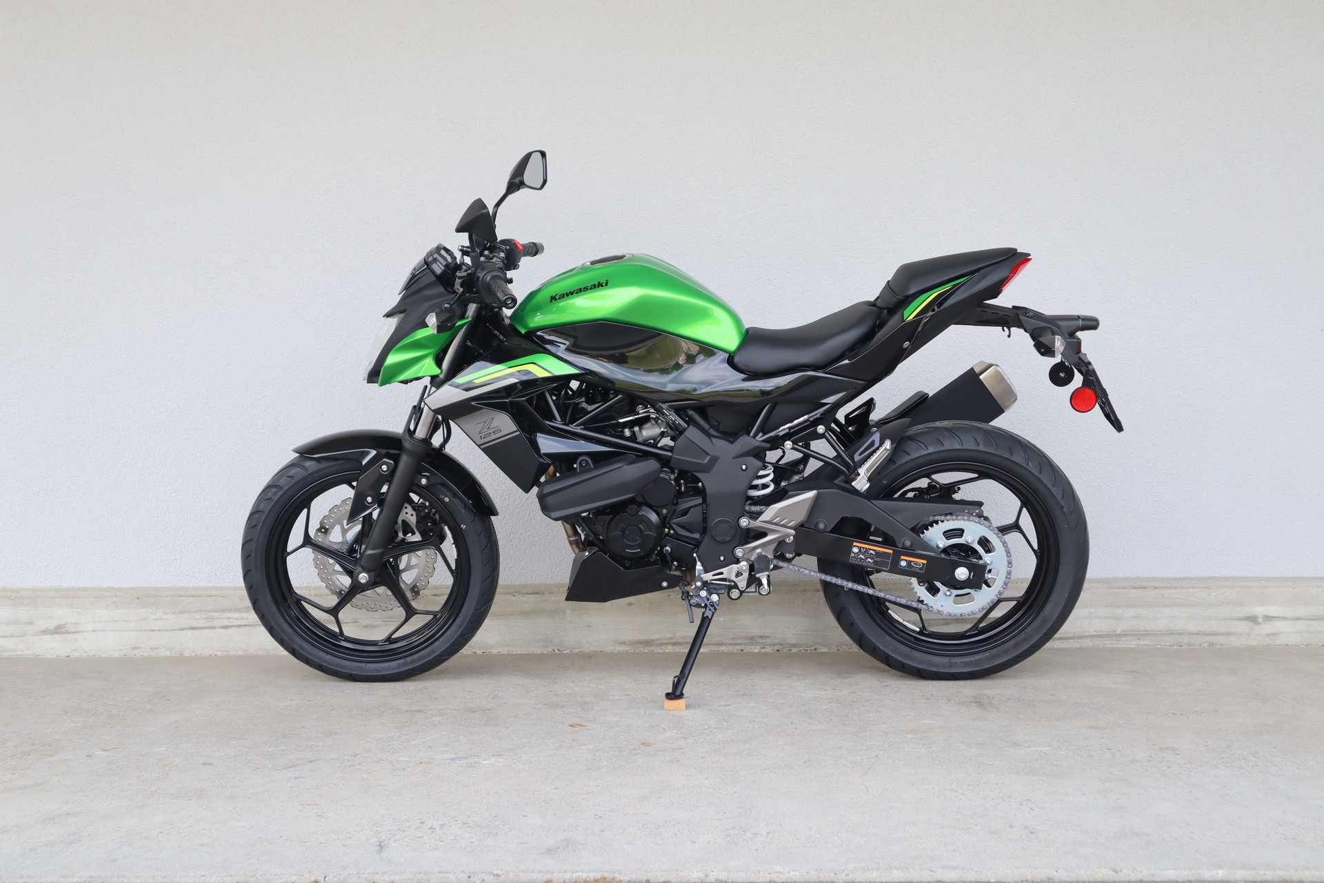 KAWASAKI Z 125-showroom-element-3