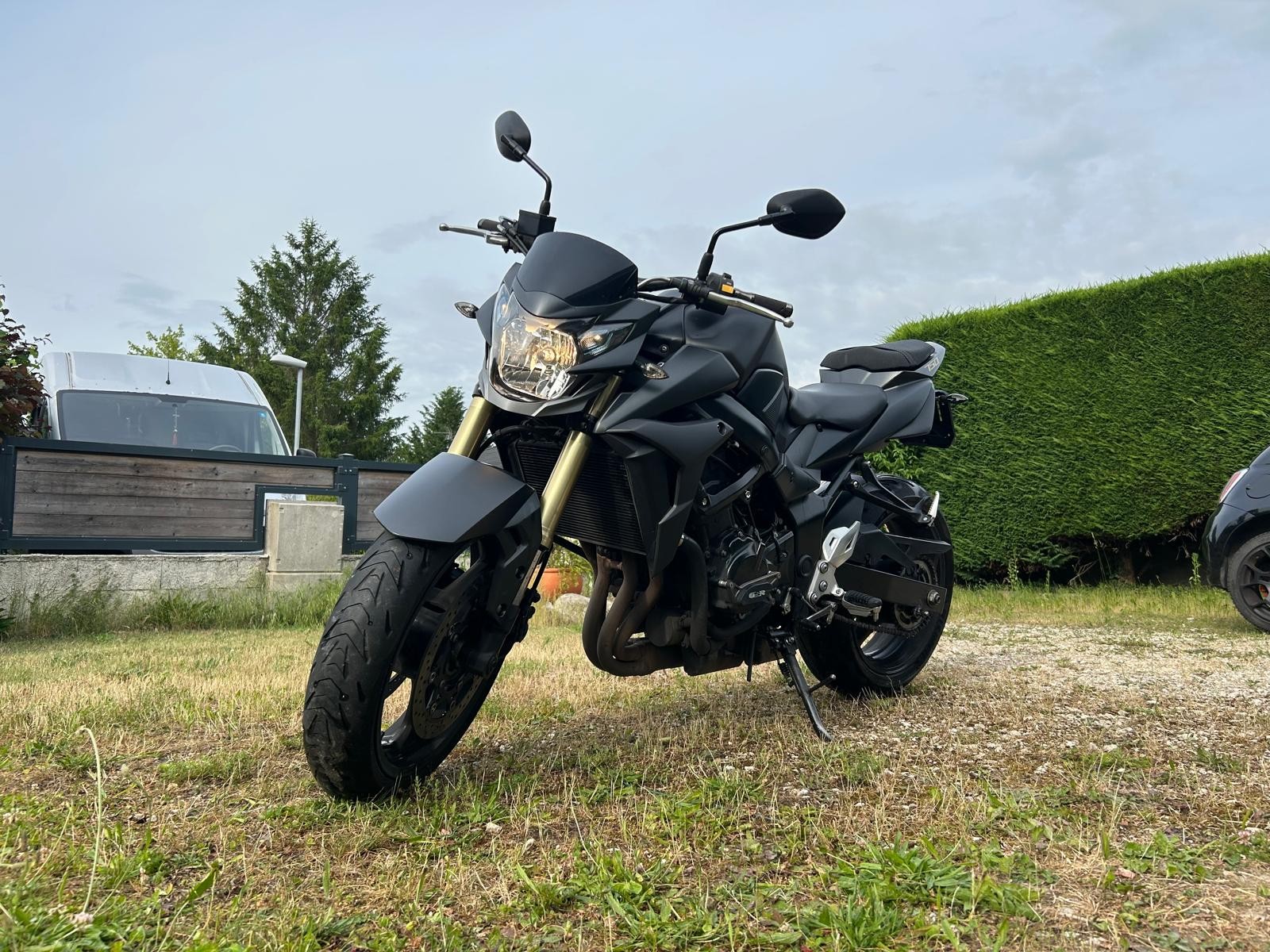 SUZUKI GSR 750 ABS-image-2