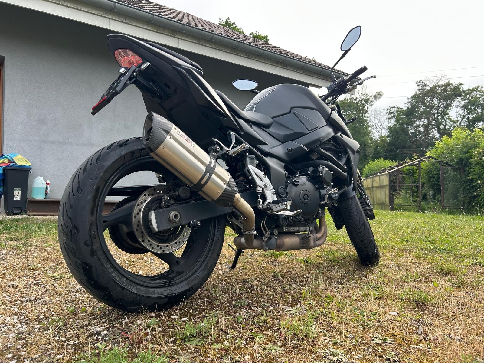 SUZUKI GSR 750 ABS-image-5