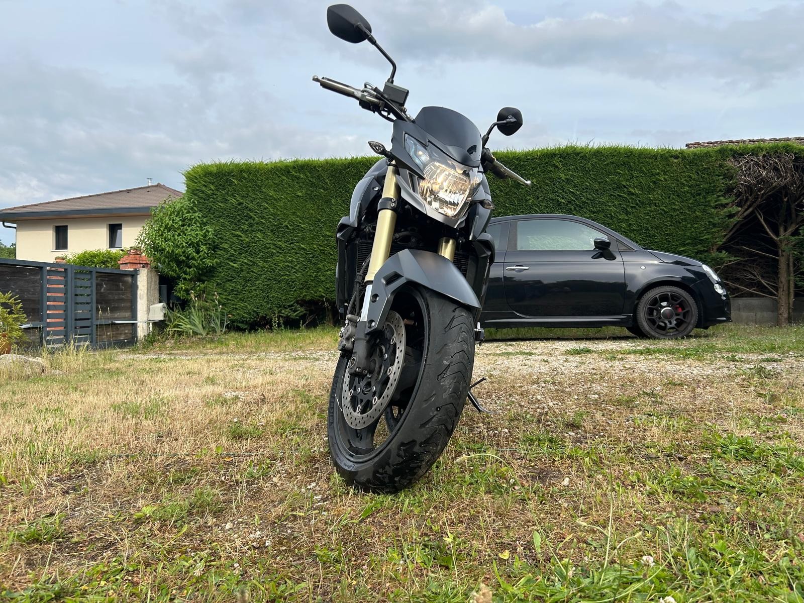 SUZUKI GSR 750 ABS-image-3