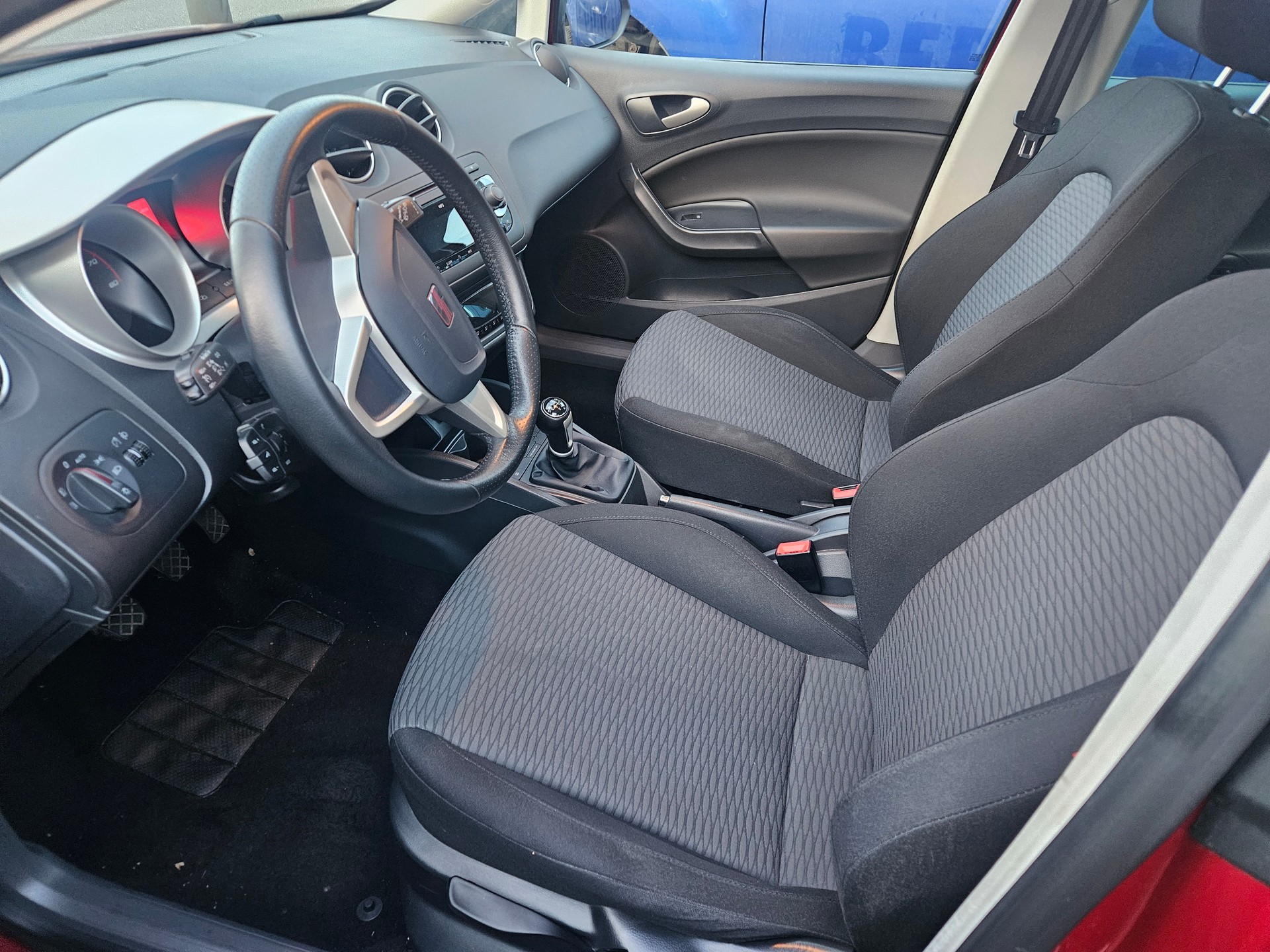SEAT Ibiza ST 1.2 TSI Sport-image-7