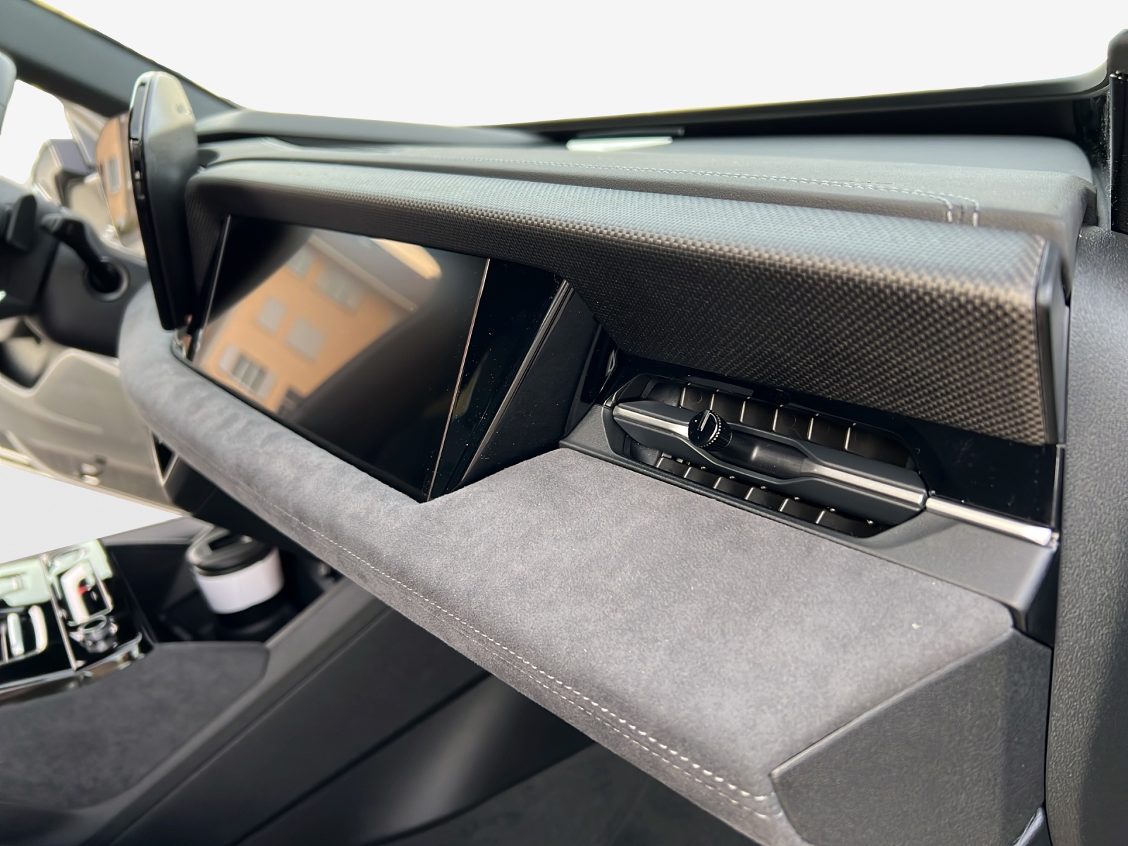 AUDI A6 Avant e-tron quattro-image-15
