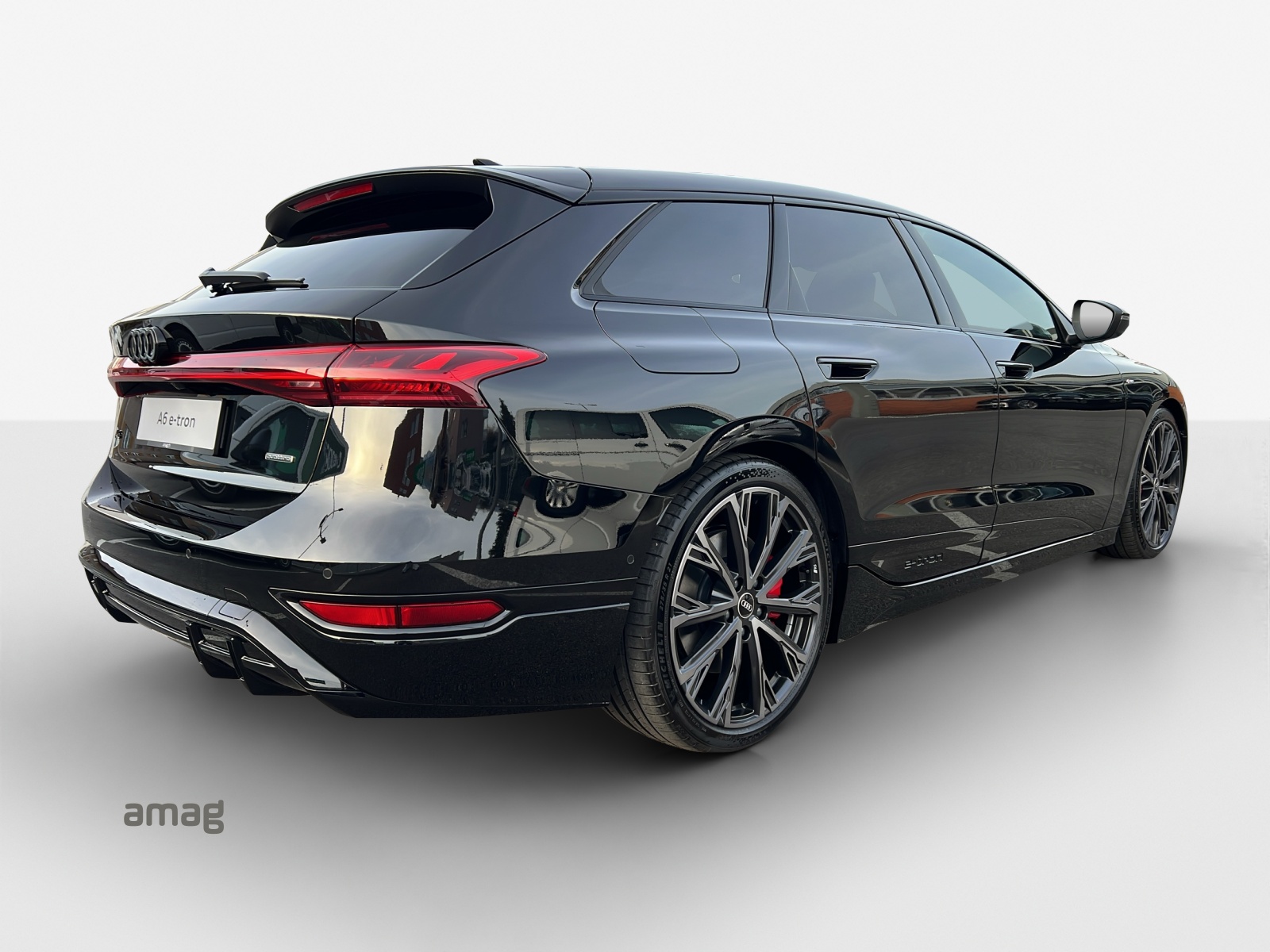 AUDI A6 Avant e-tron quattro-image-4