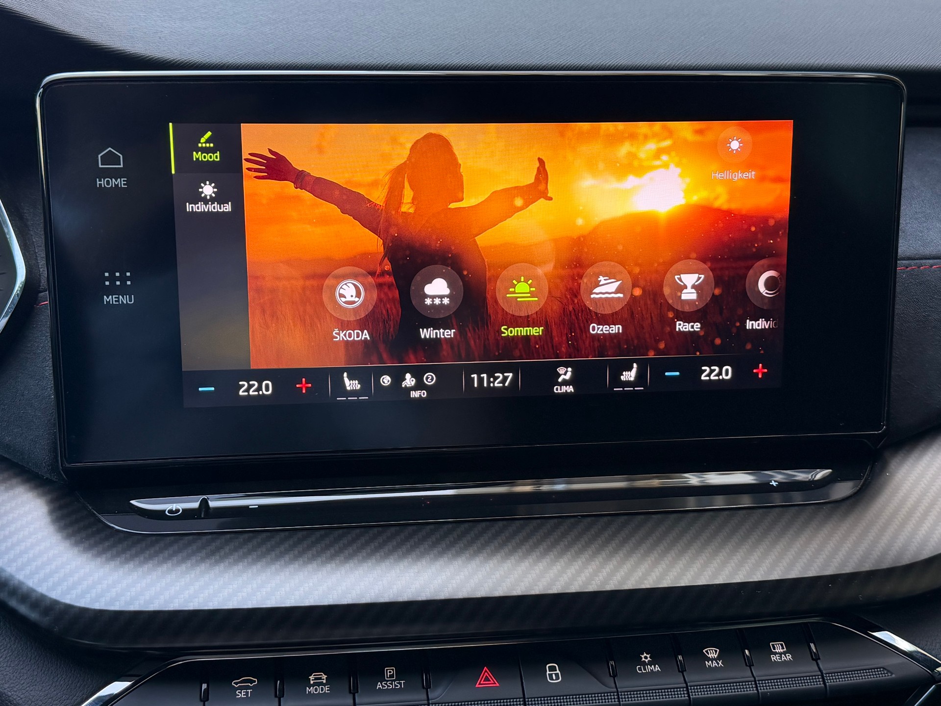 SKODA Octavia Combi 2.0 TSI DSG RS-image-23