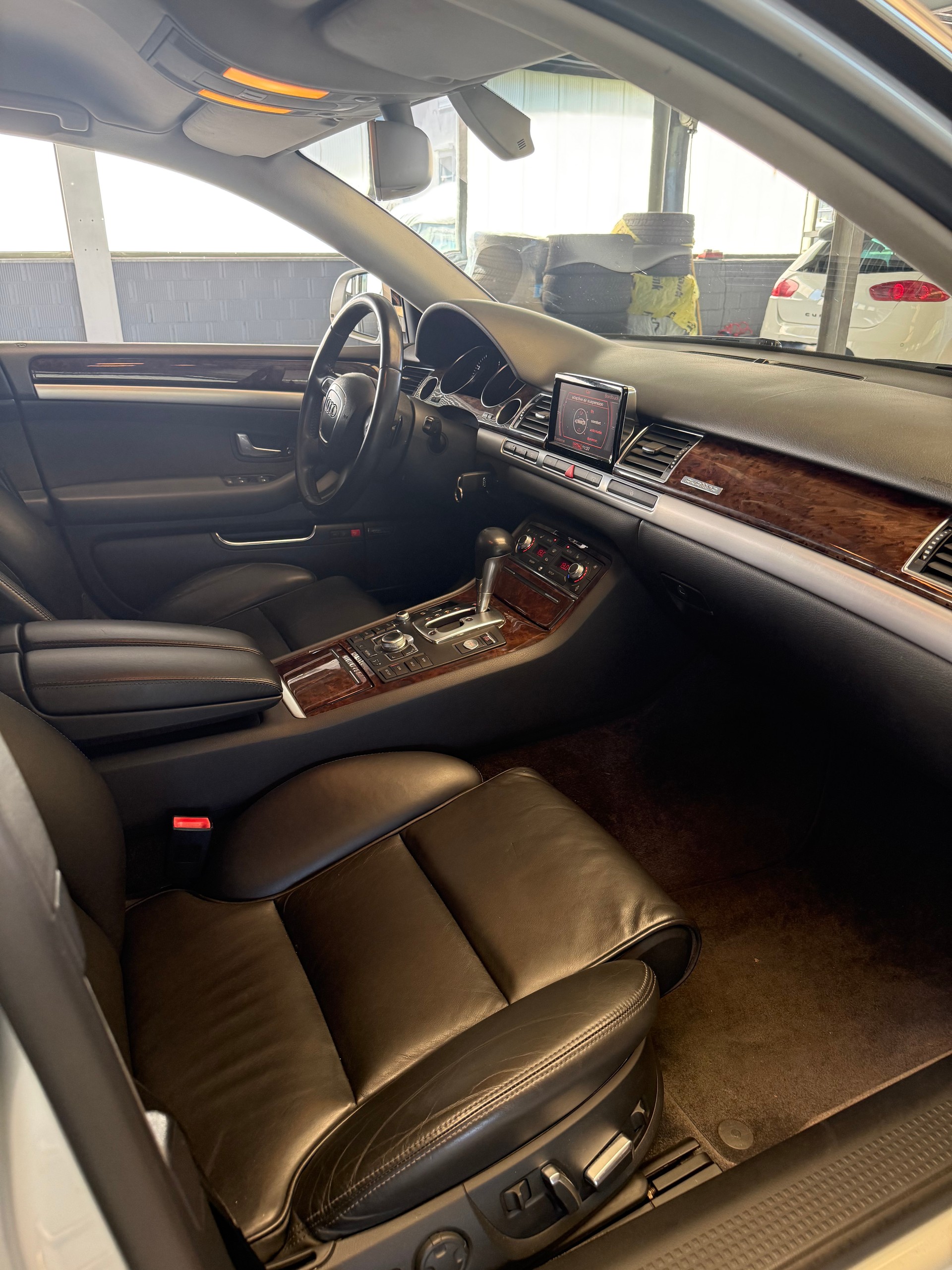 AUDI A8 L 4.2 FSI quattro tiptronic-image-6